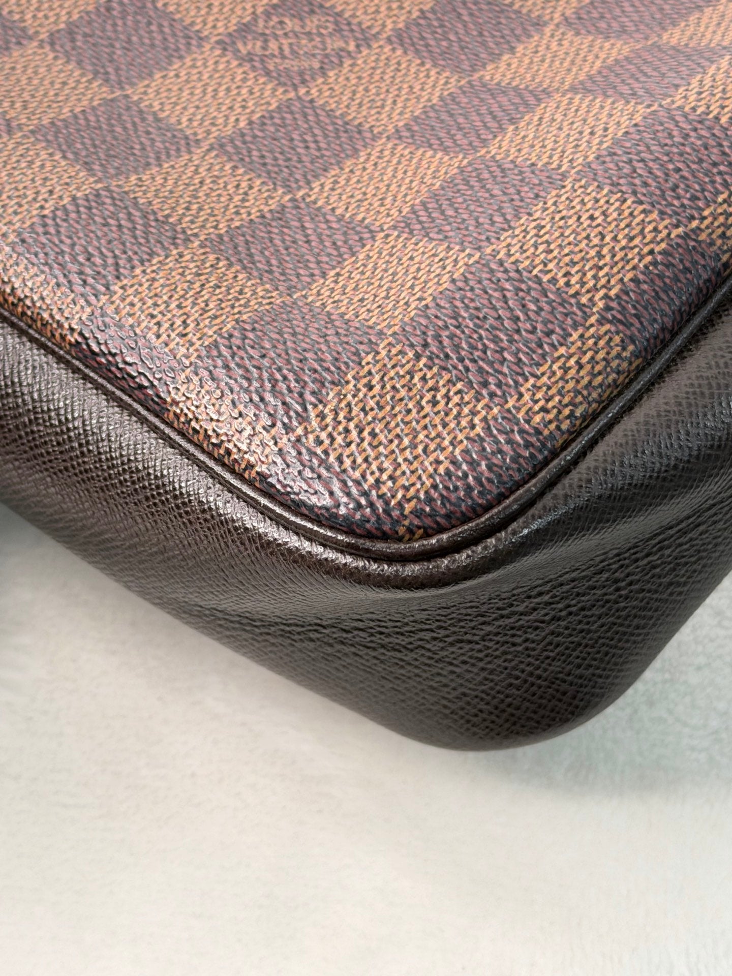 LOUIS VUITTON Damier Handbag