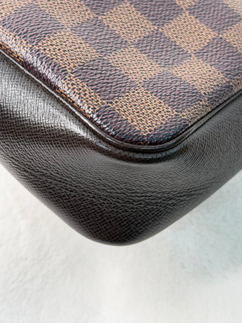 LOUIS VUITTON Damier Handbag