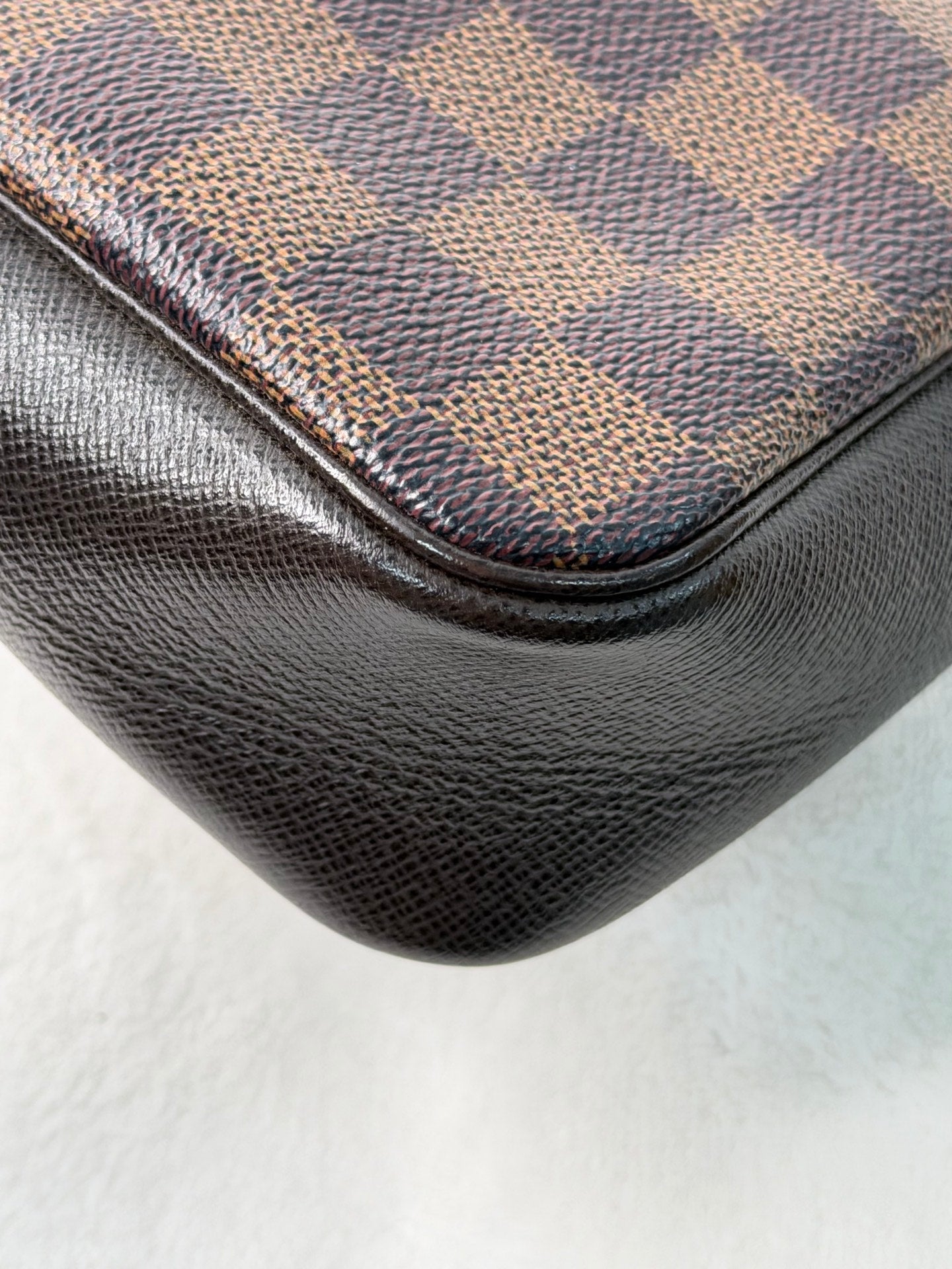 LOUIS VUITTON Damier Handbag