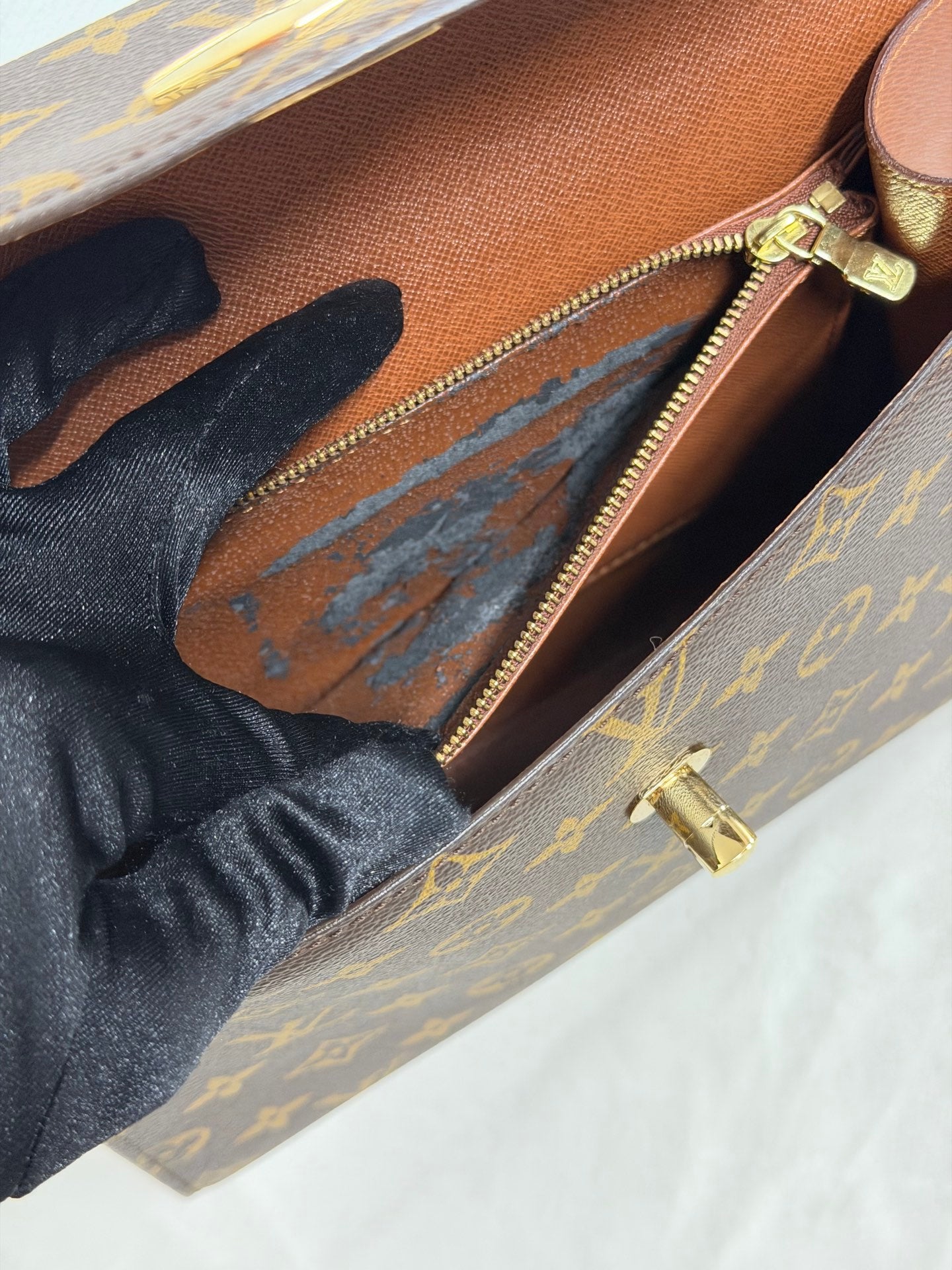 LOUIS VUITTON Monogram Kellybag