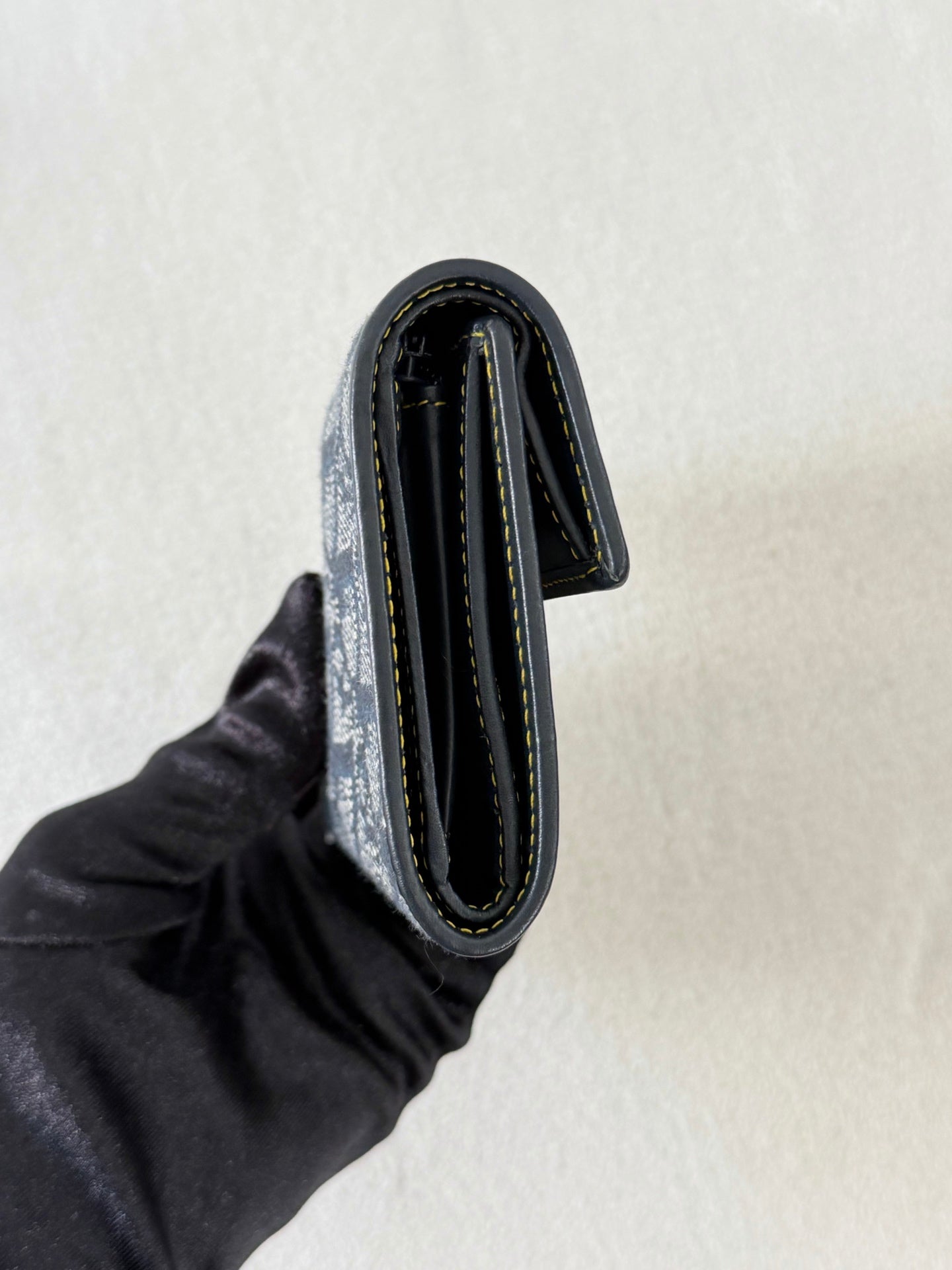 CHRISTIAN DIOR D'Oblique Trifold Wallet