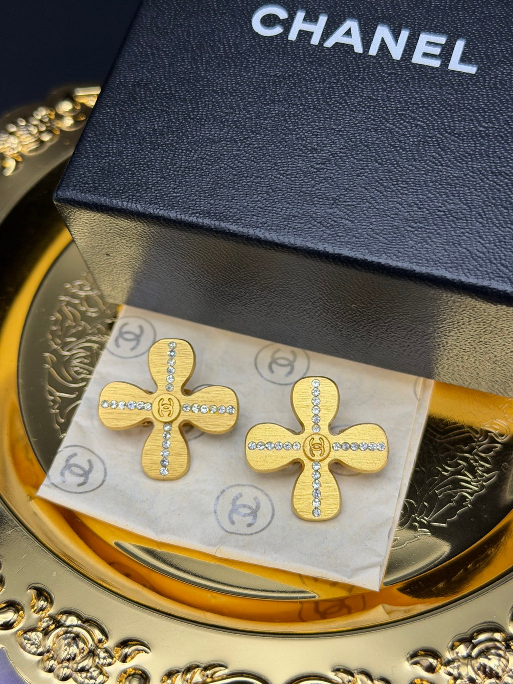 CHANEL Diamond Clover Clip on
