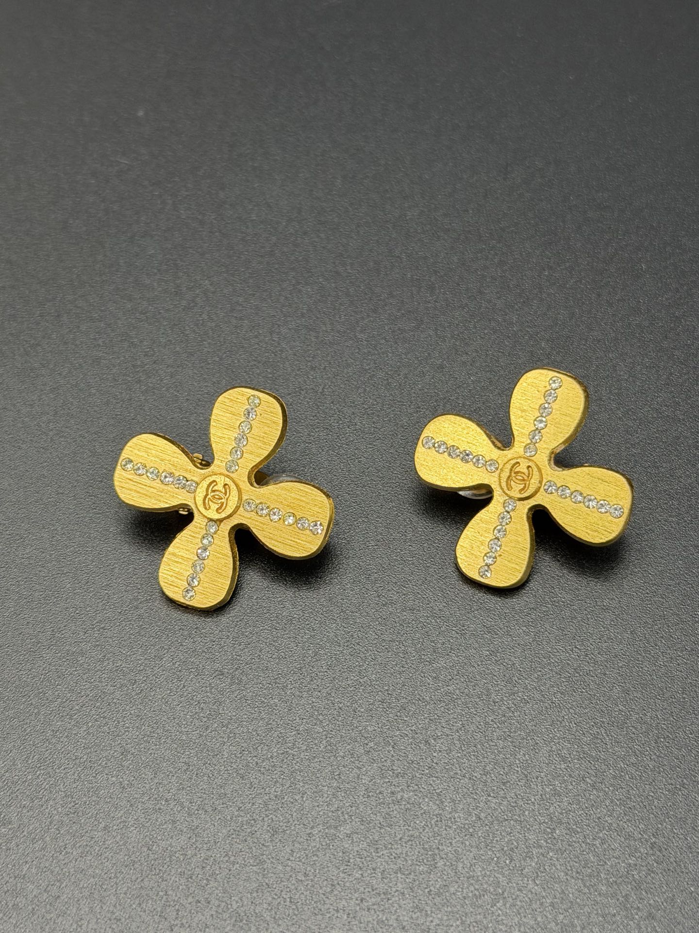 CHANEL Diamond Clover Clip on