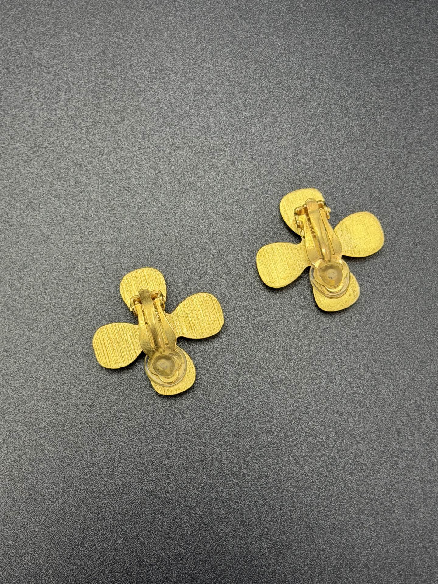 CHANEL Diamond Clover Clip on