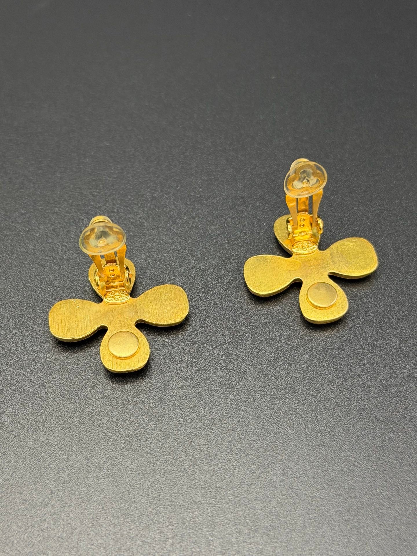 CHANEL Diamond Clover Clip on