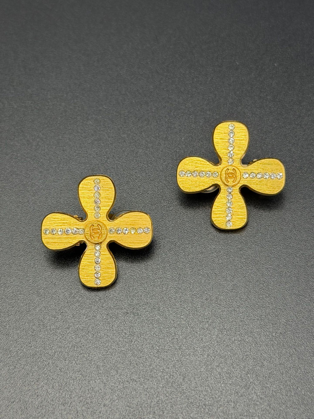 CHANEL Diamond Clover Clip on