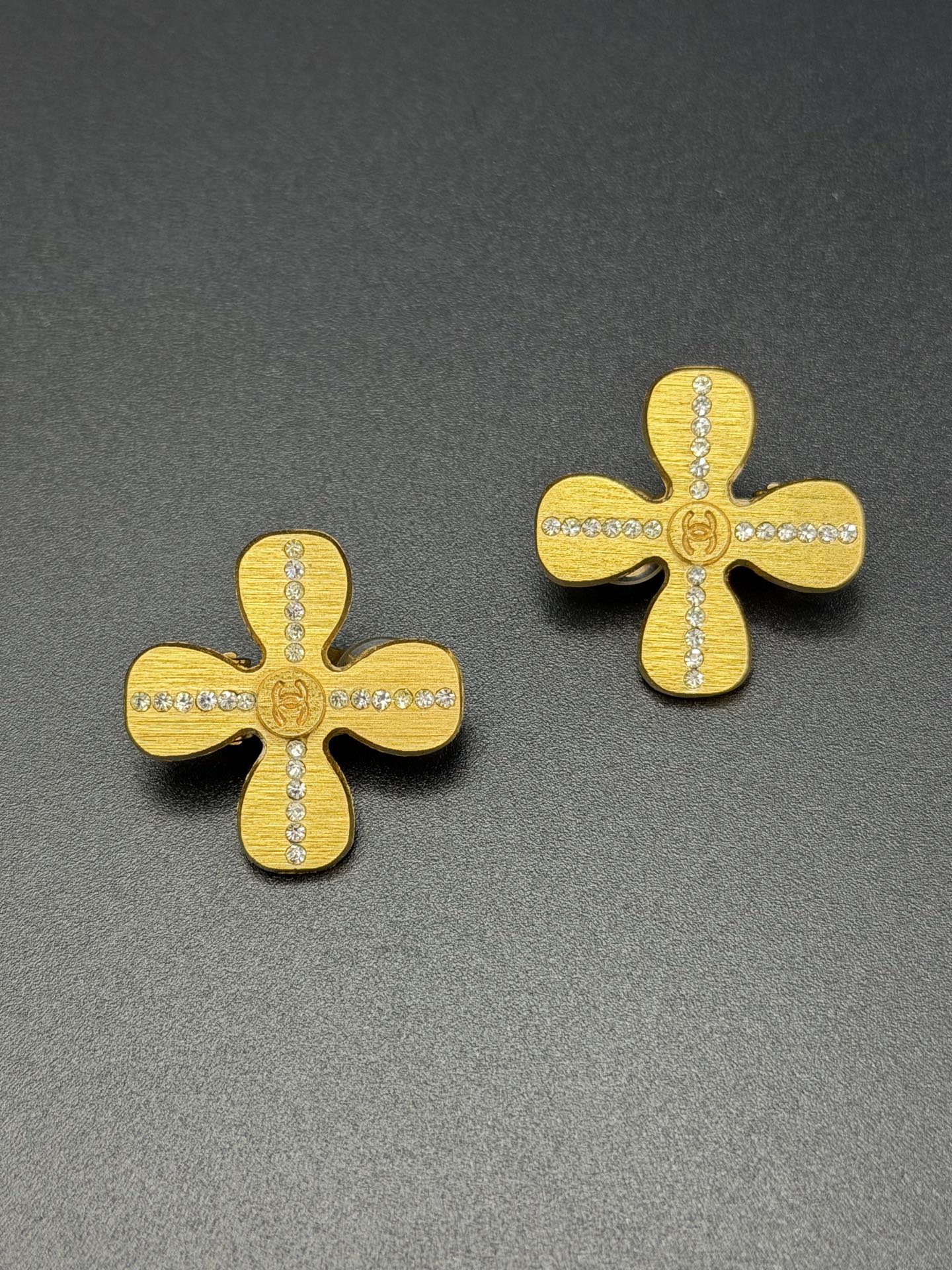 CHANEL Diamond Clover Clip on