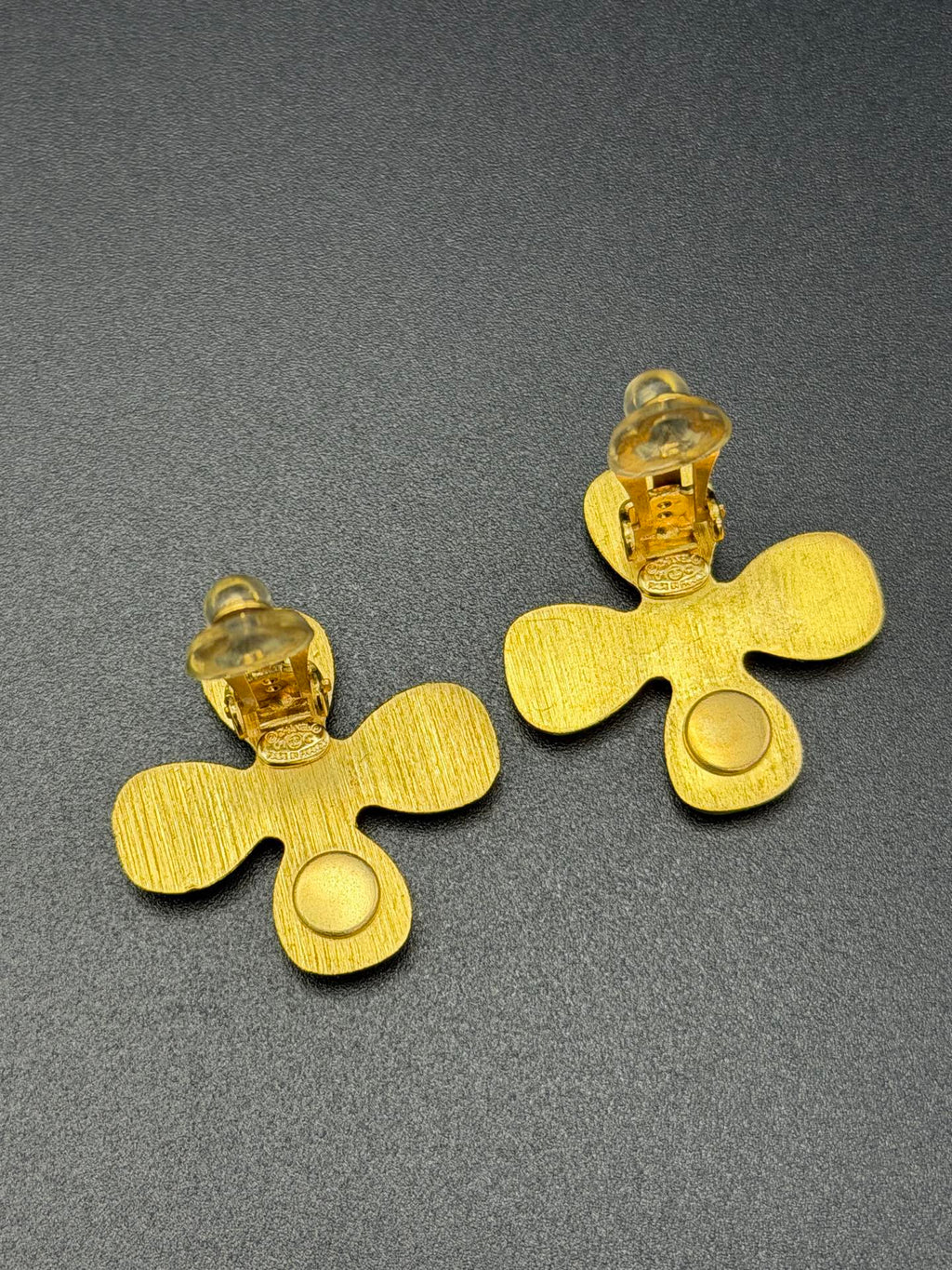 CHANEL Diamond Clover Clip on