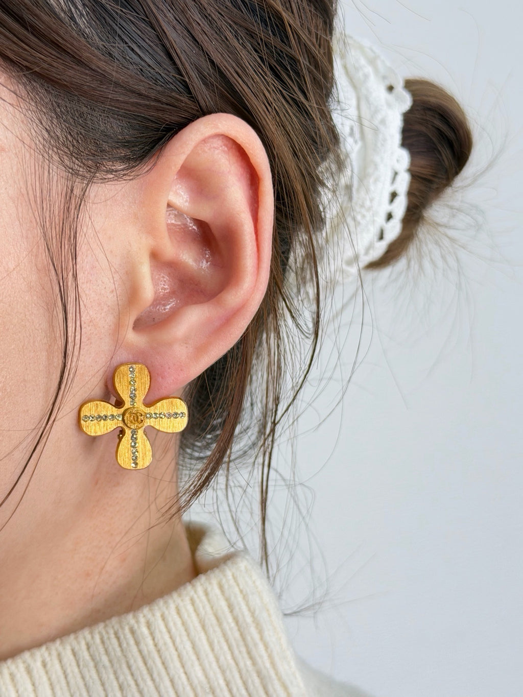 CHANEL Diamond Clover Clip on