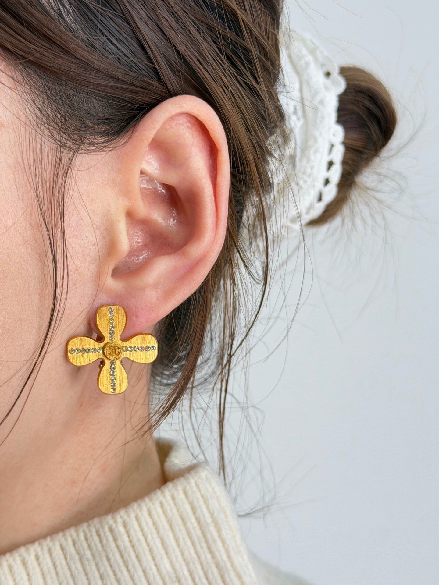 CHANEL Diamond Clover Clip on