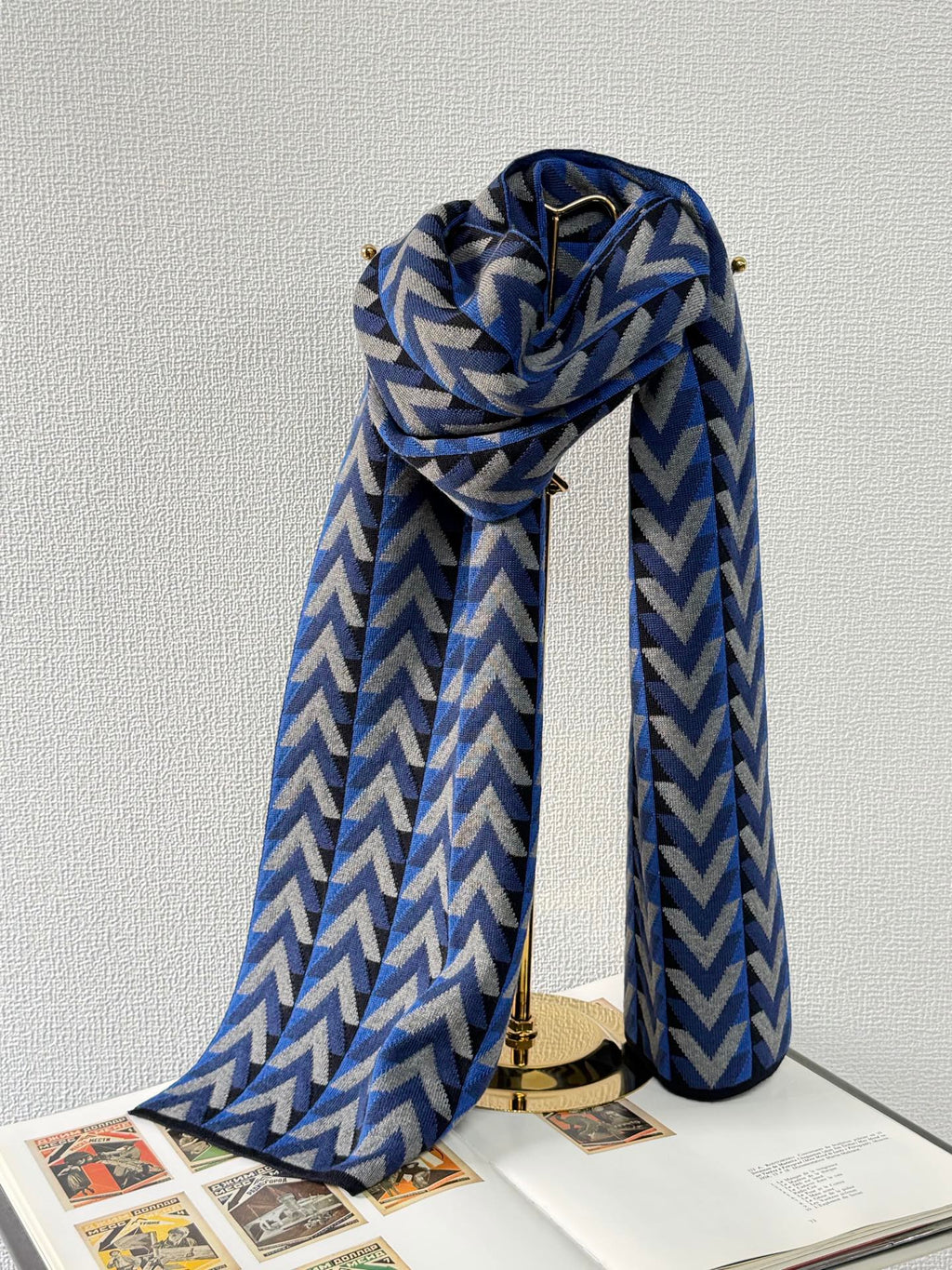 LOUIS VUITTON V Logo Wool Scarf