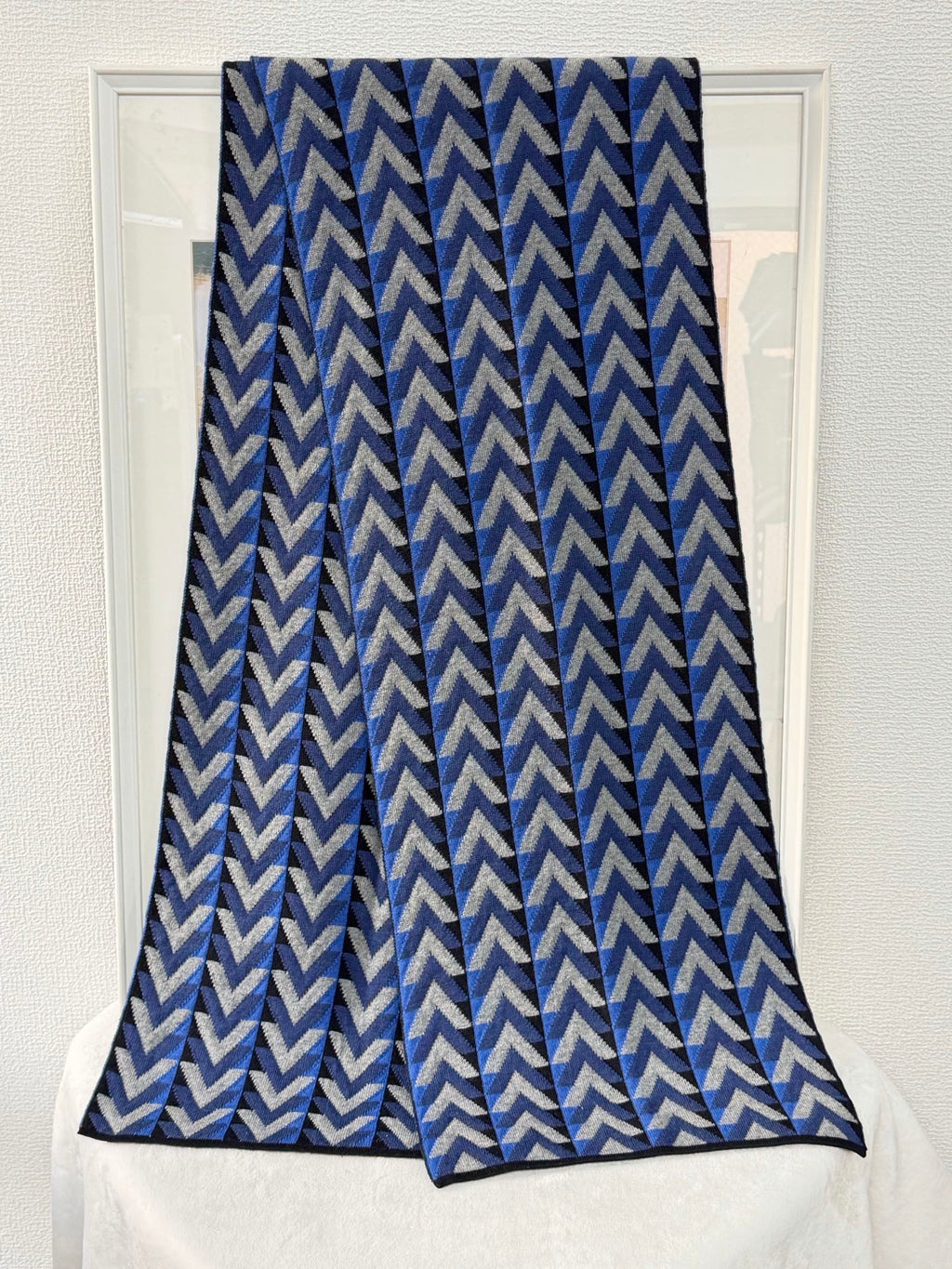 LOUIS VUITTON V Logo Wool Scarf