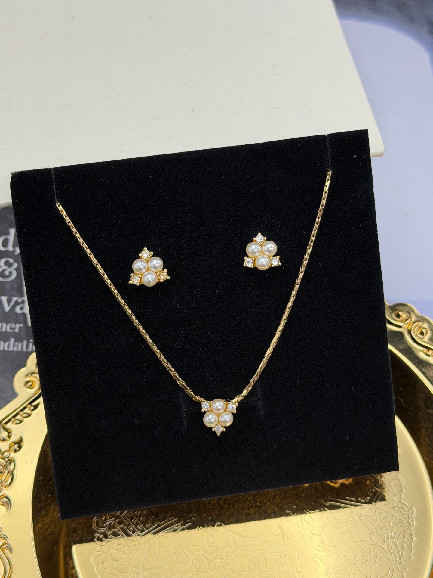 CHRISTIAN DIOR Mini Pearl Set( Necklace & Earrings)