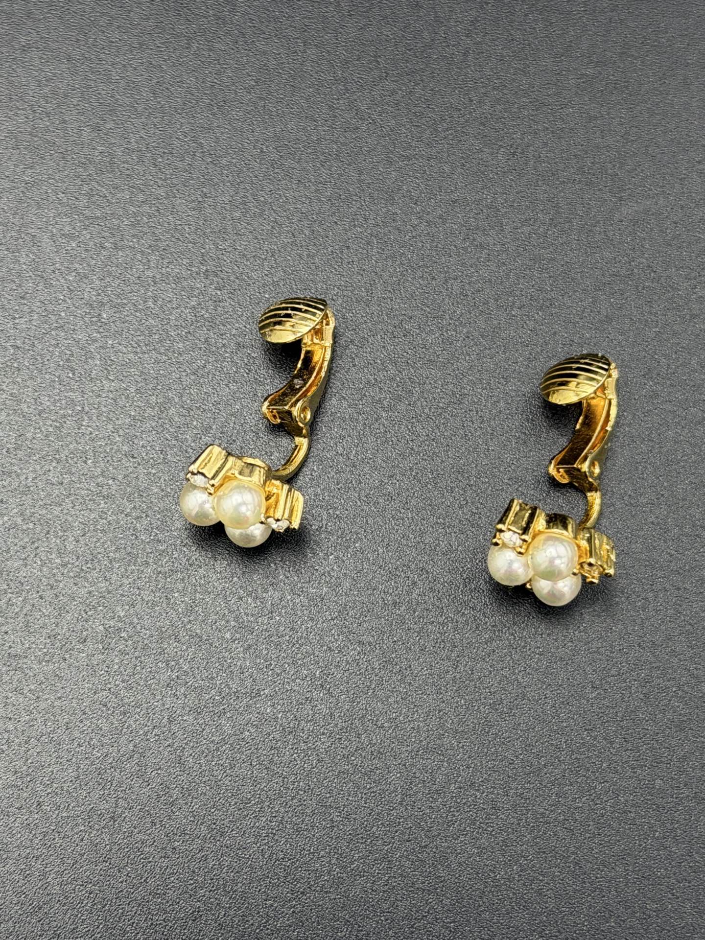 CHRISTIAN DIOR Mini Pearl Set( Necklace & Earrings)