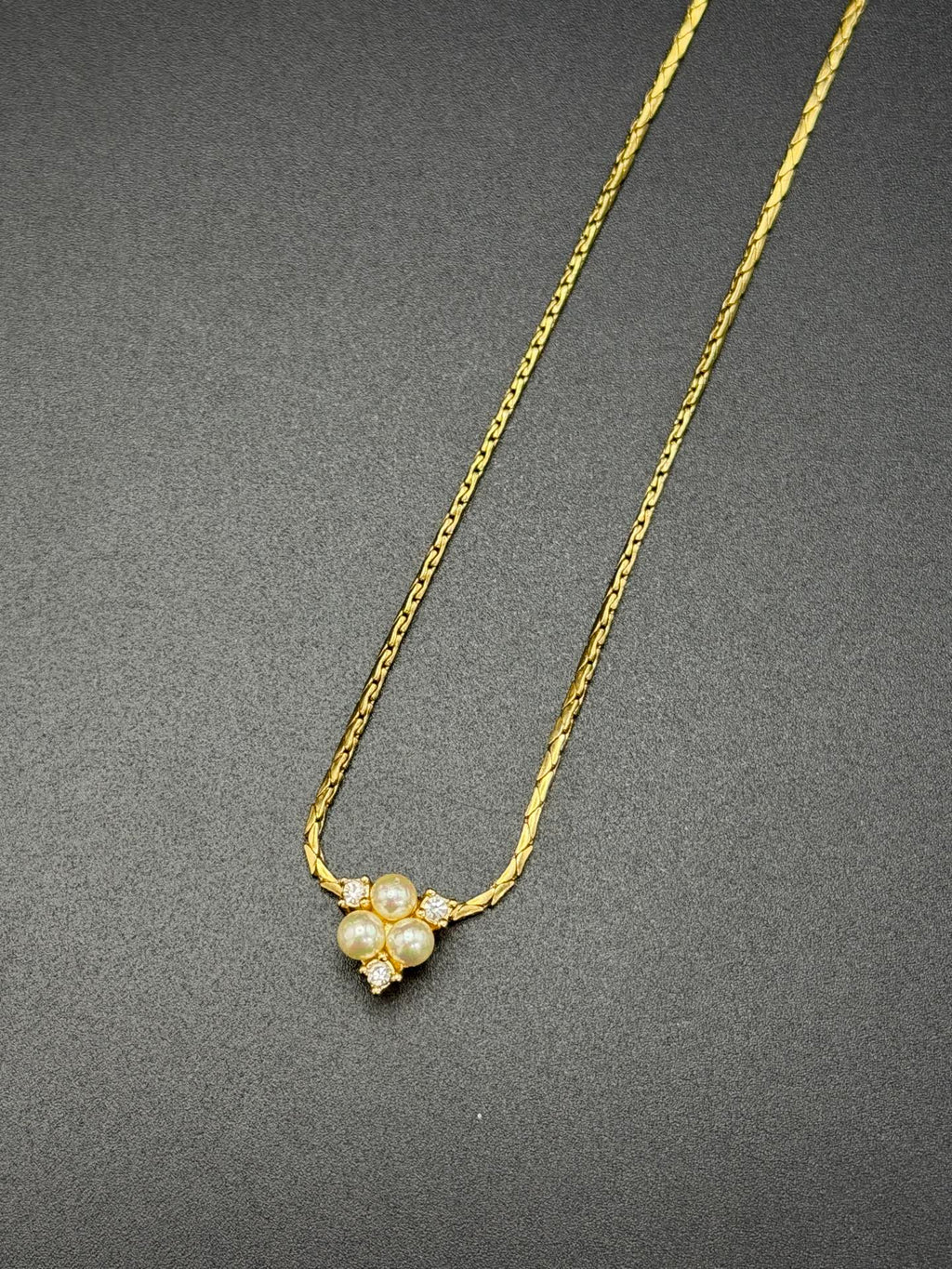 CHRISTIAN DIOR Mini Pearl Set( Necklace & Earrings)