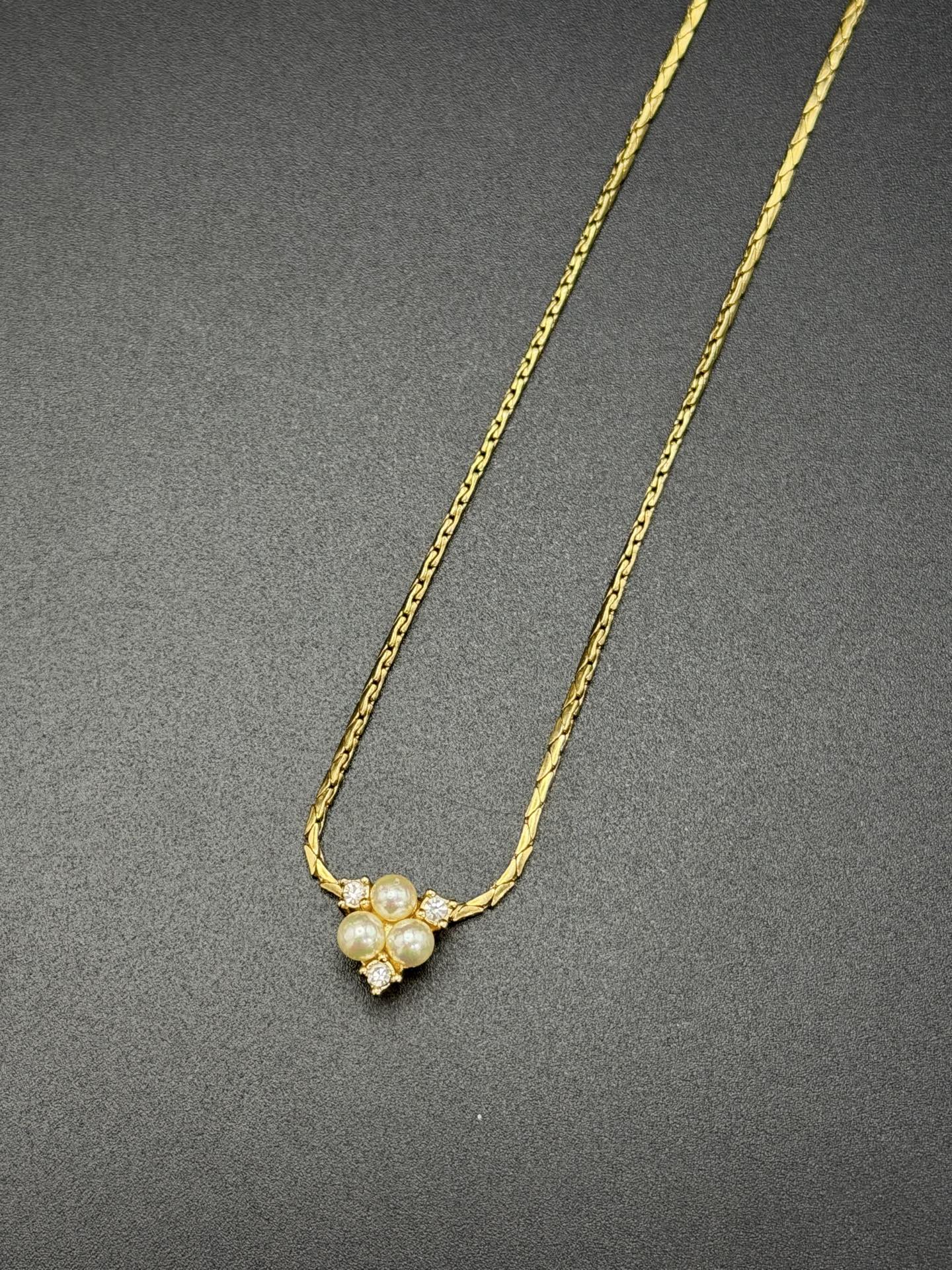 CHRISTIAN DIOR Mini Pearl Set( Necklace & Earrings)