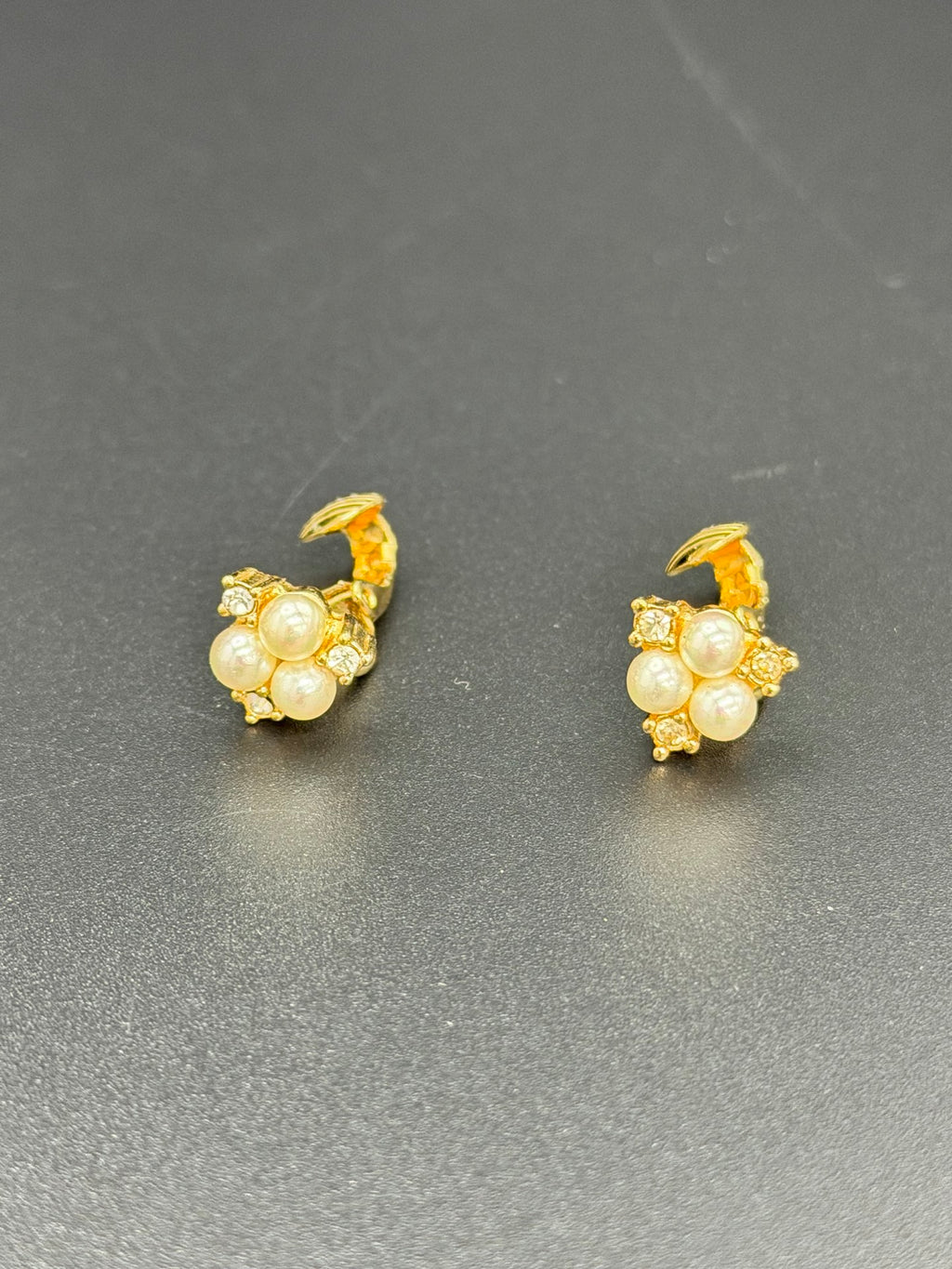 CHRISTIAN DIOR Mini Pearl Set( Necklace & Earrings)