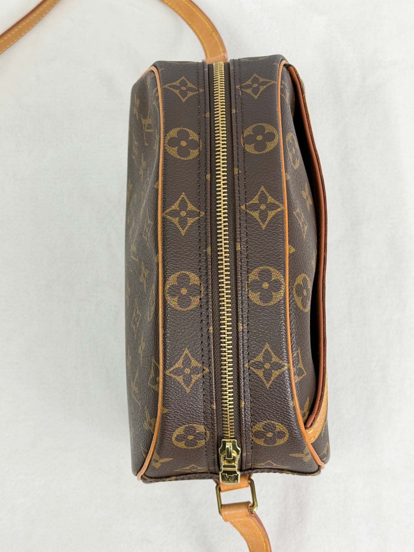 LOUIS VUITTON Monogram Alma BB Shoulderbag