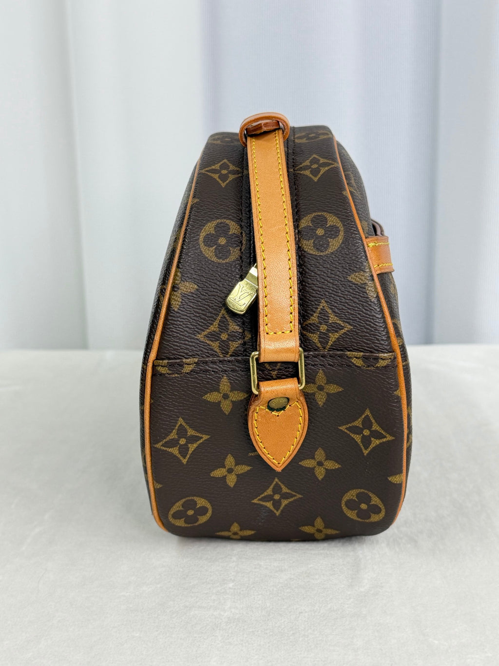 LOUIS VUITTON Monogram Alma BB Shoulderbag