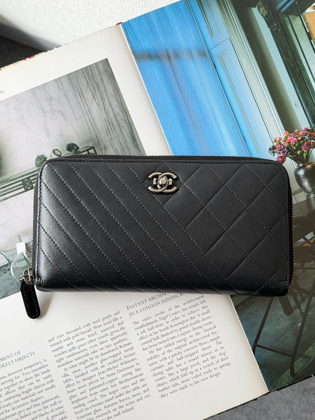 CHANEL Geuine C-Logo Trifold Wallet
