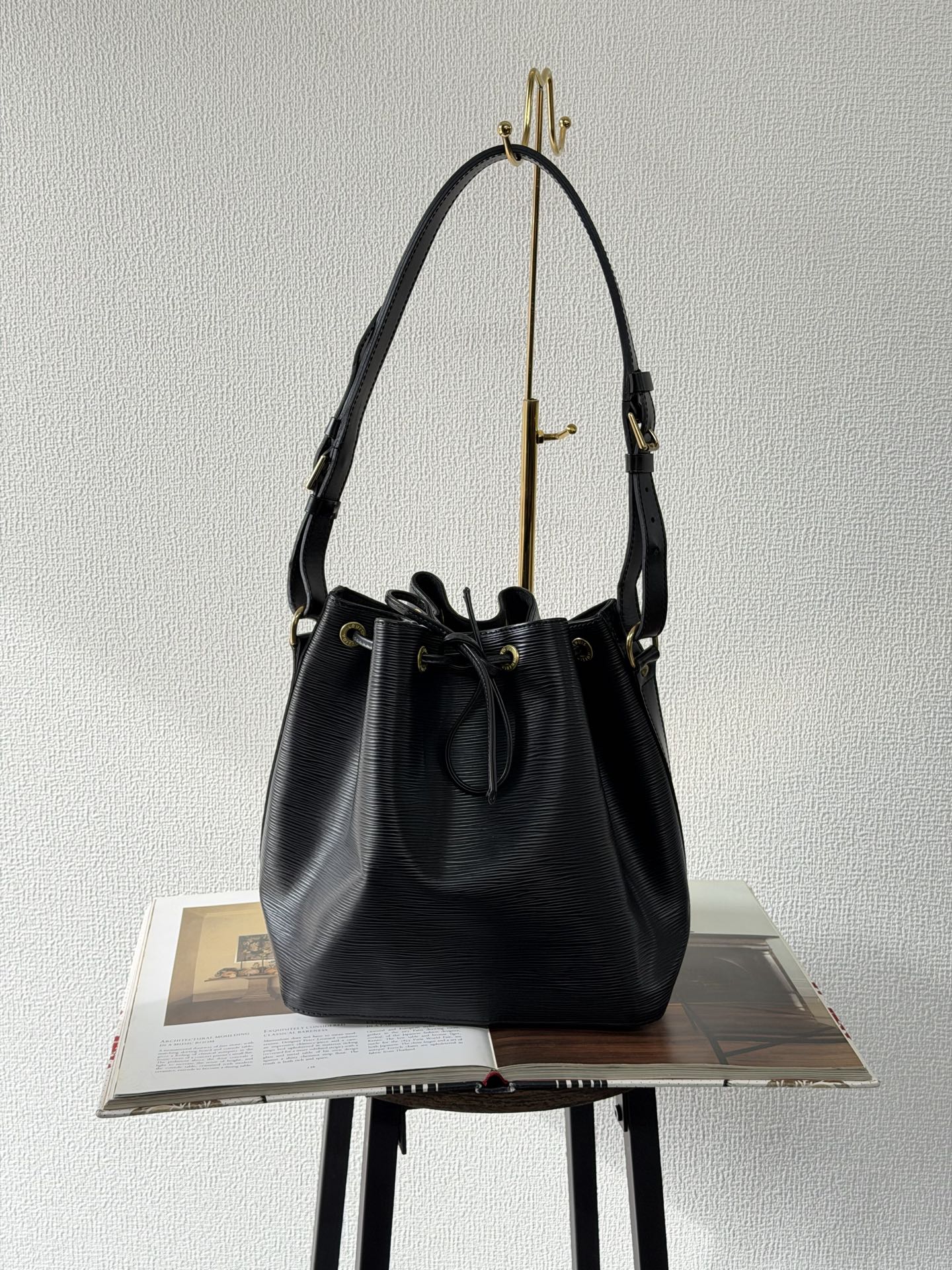 LOUIS VUITTON Epi Noé Bucket Shoulderbag