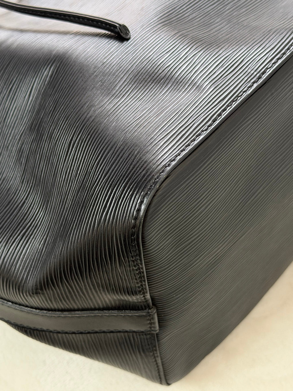 LOUIS VUITTON Epi Noé Bucket Shoulderbag