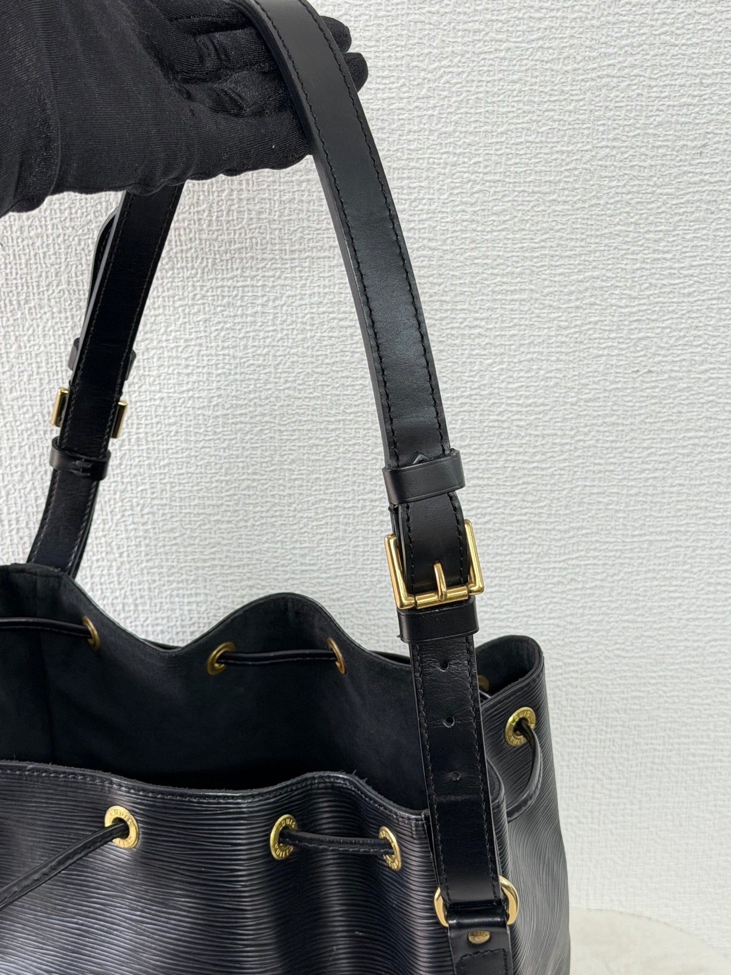 LOUIS VUITTON Epi Noé Bucket Shoulderbag