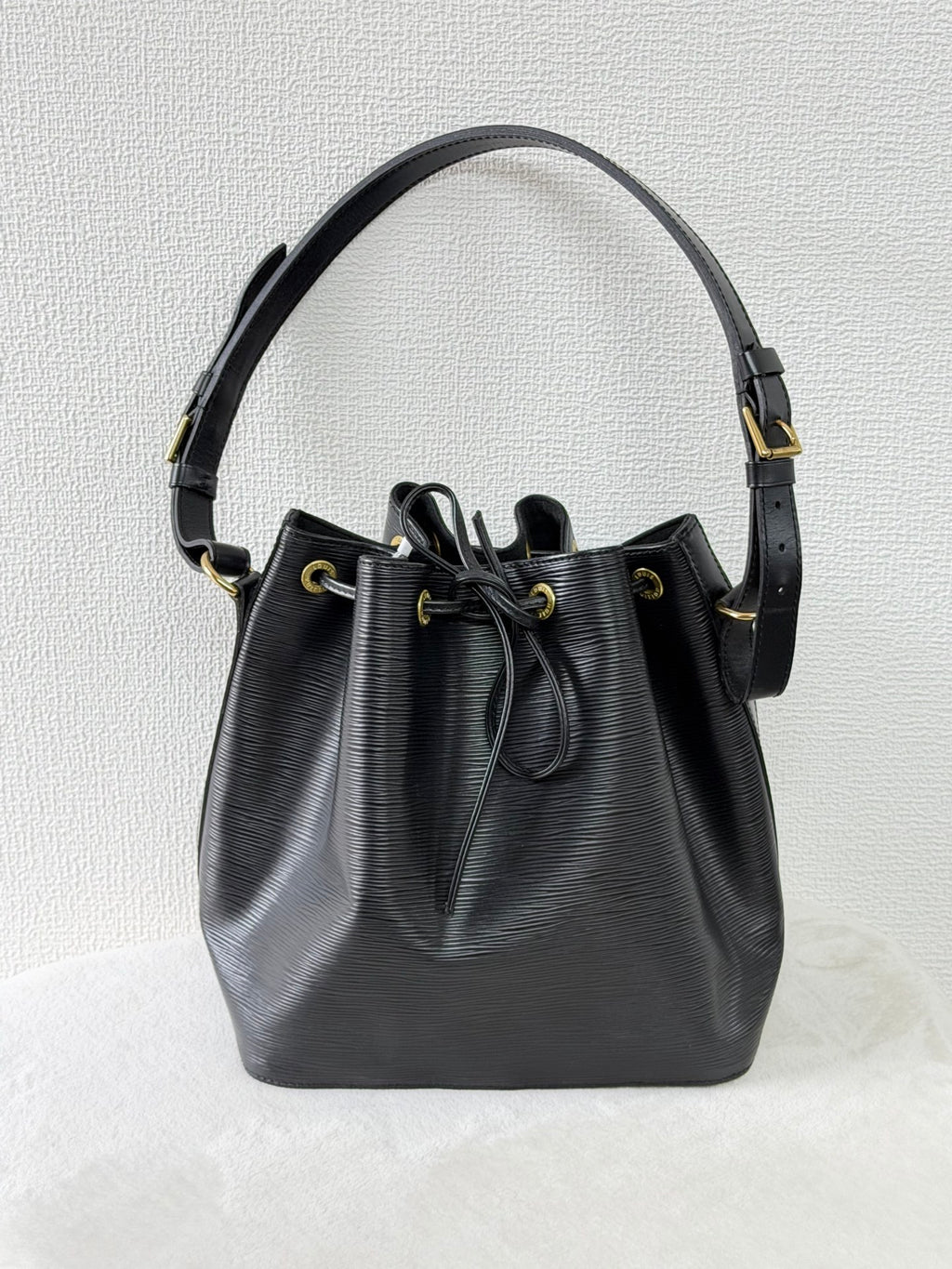 LOUIS VUITTON Epi Noé Bucket Shoulderbag