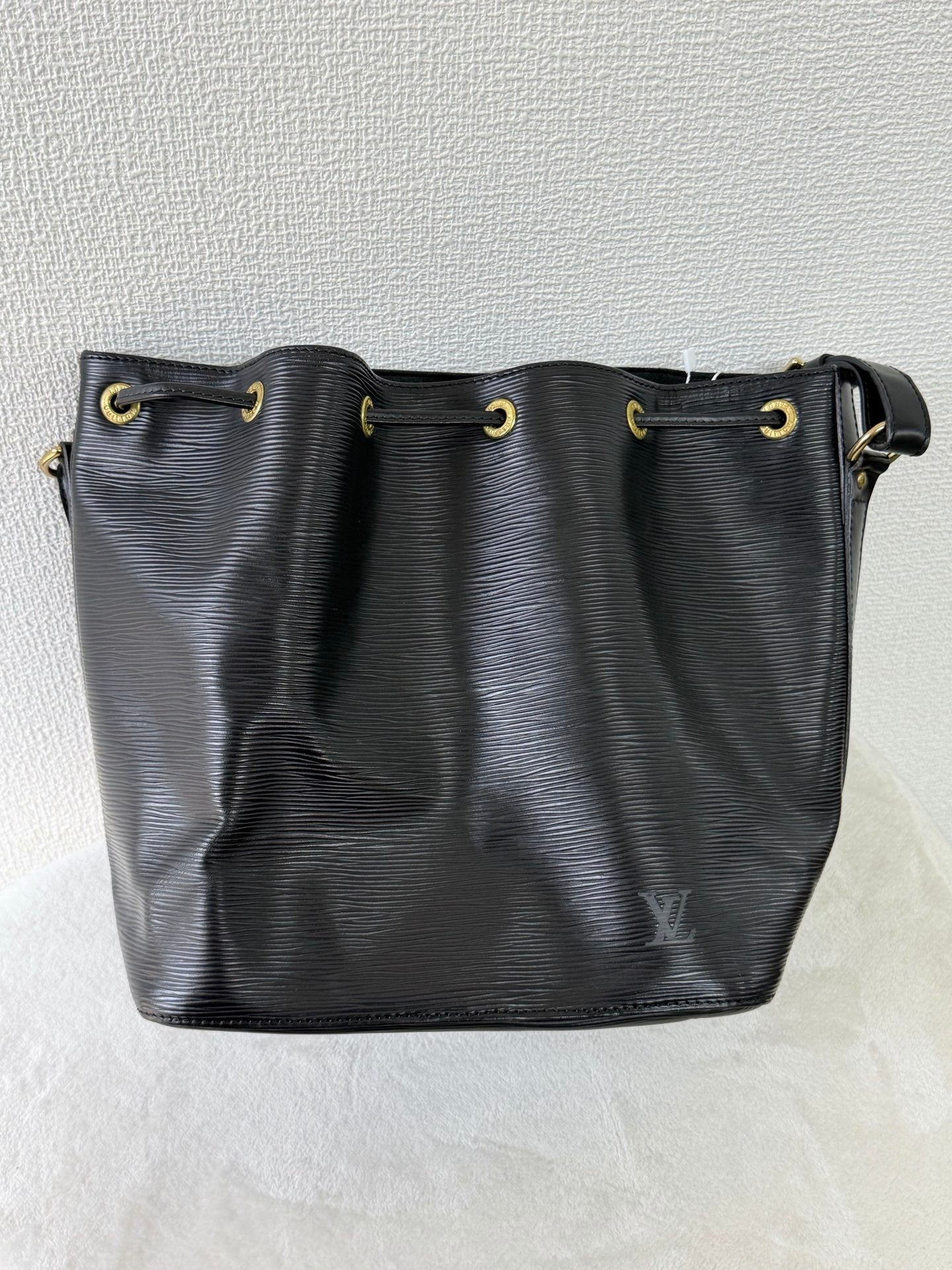 LOUIS VUITTON Epi Noé Bucket Shoulderbag