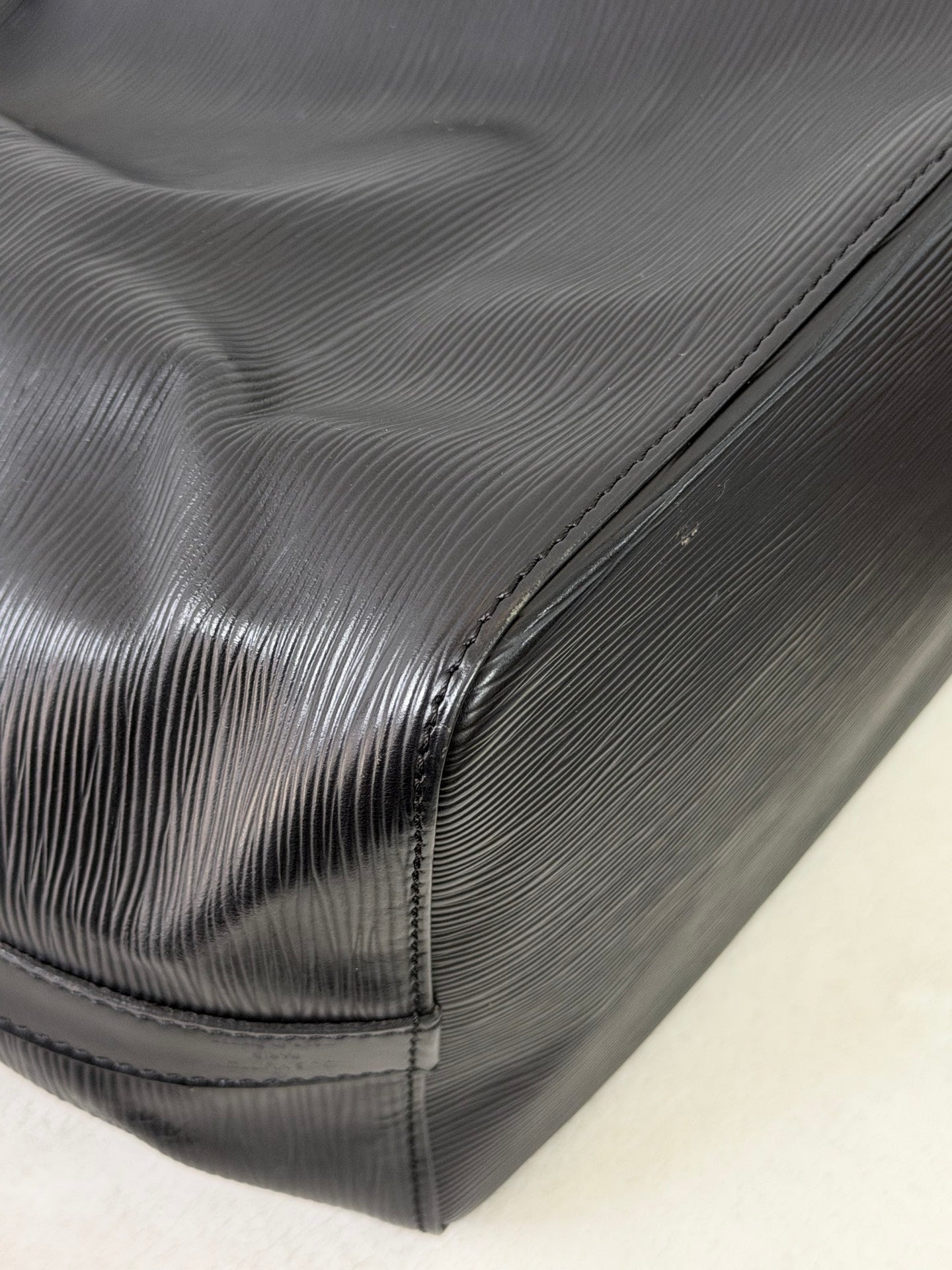 LOUIS VUITTON Epi Noé Bucket Shoulderbag