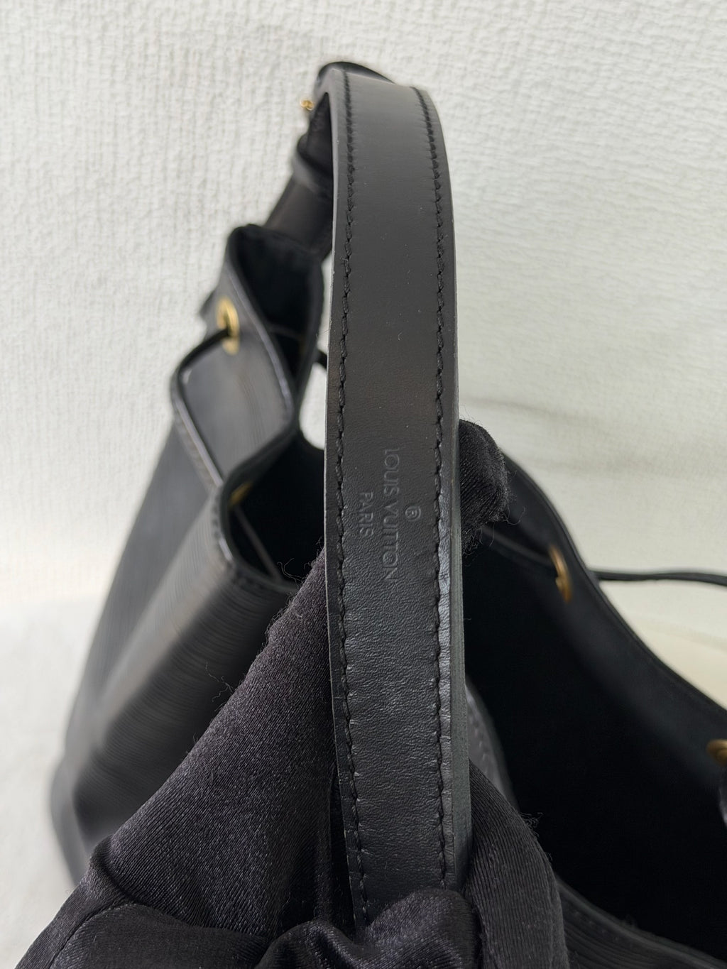 LOUIS VUITTON Epi Noé Bucket Shoulderbag