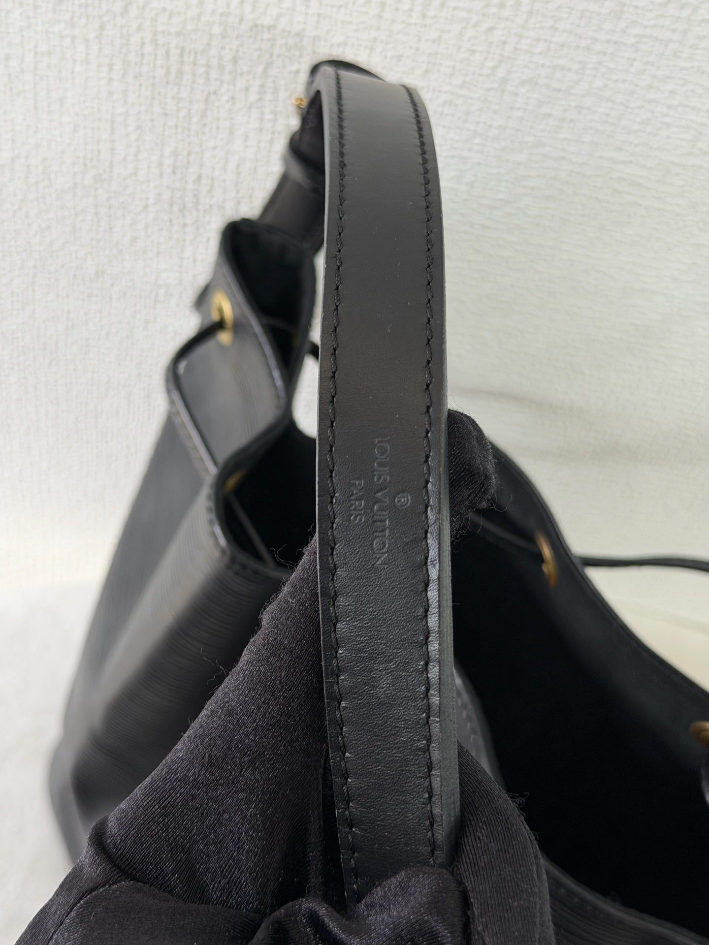 LOUIS VUITTON Epi Noé Bucket Shoulderbag
