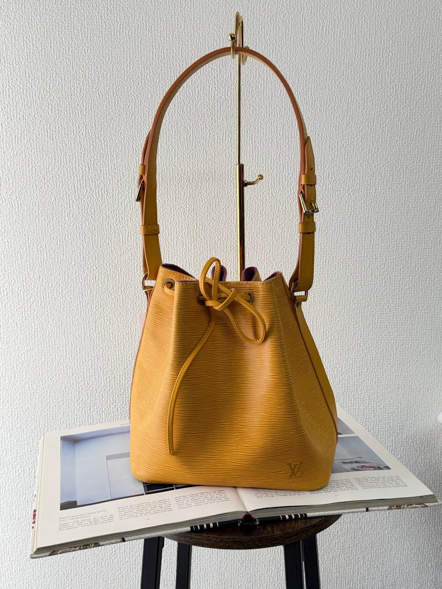 LOUIS VUITTON Epi Noé Leather Bucket Shoulderbag