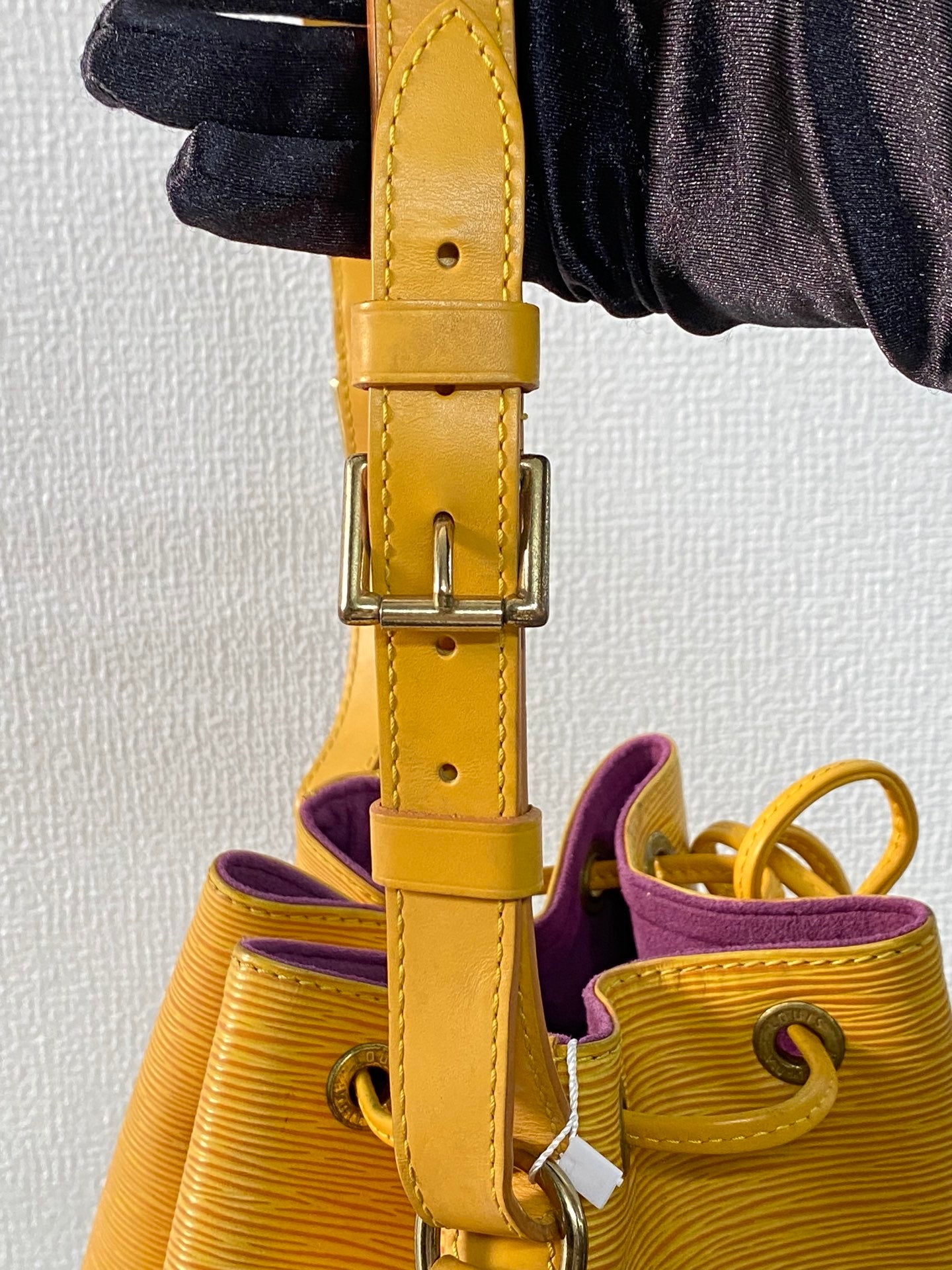 LOUIS VUITTON Epi Noé Leather Bucket Shoulderbag