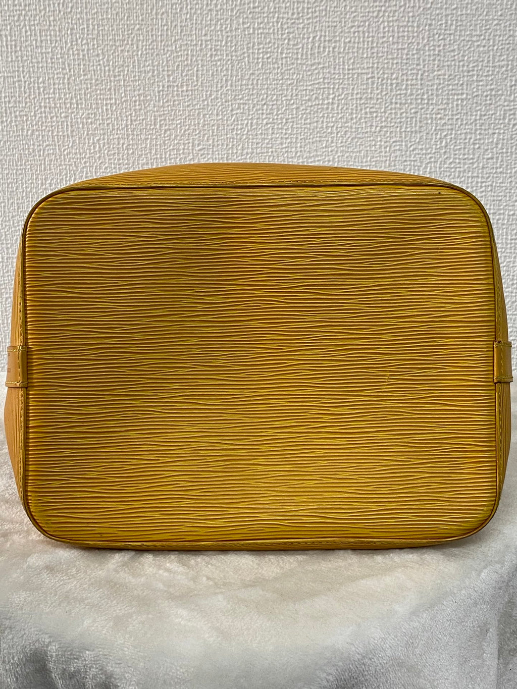 LOUIS VUITTON Epi Noé Leather Bucket Shoulderbag