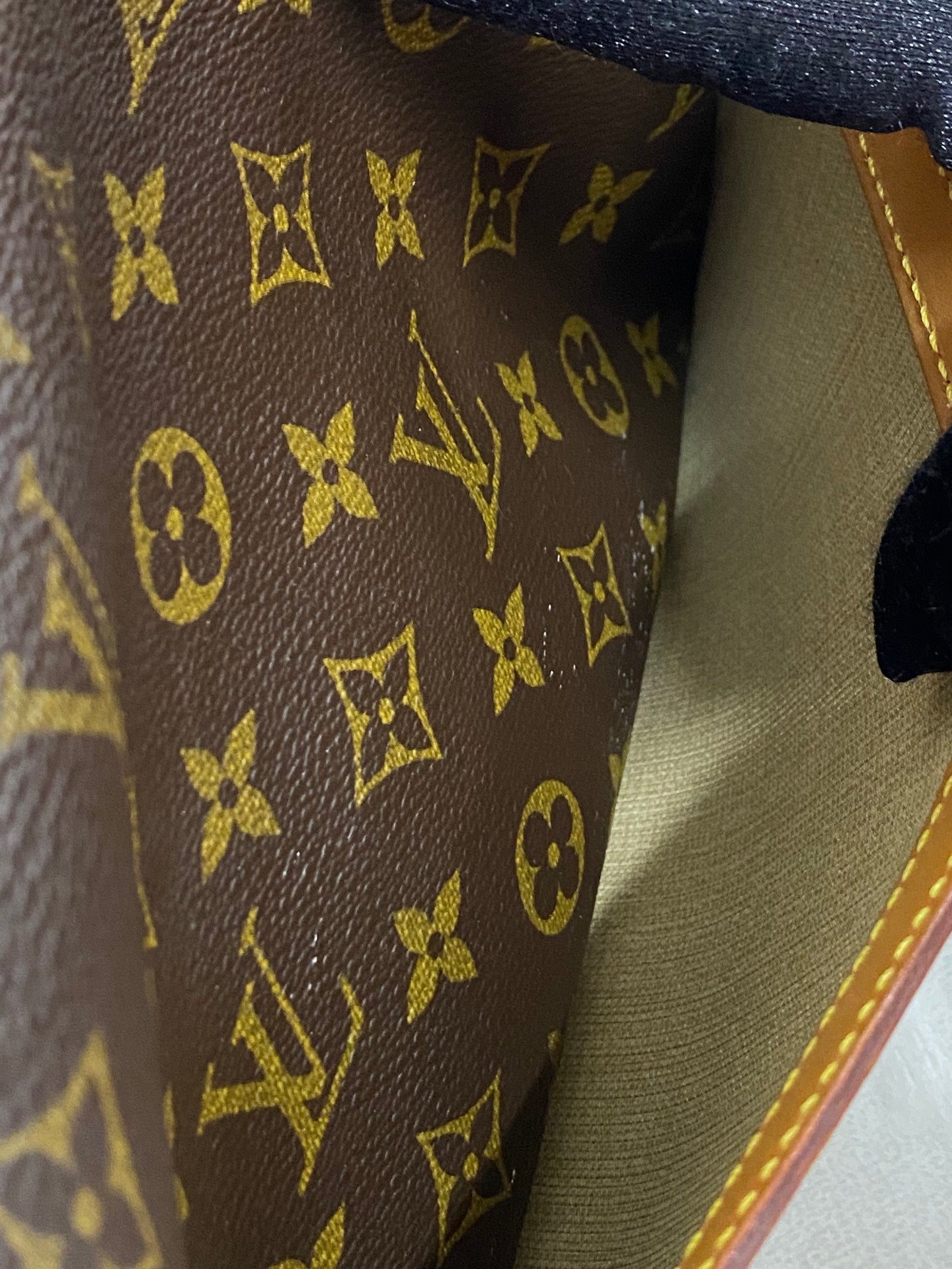LOUIS VUITTON Reporter PM Crossbody Bag
