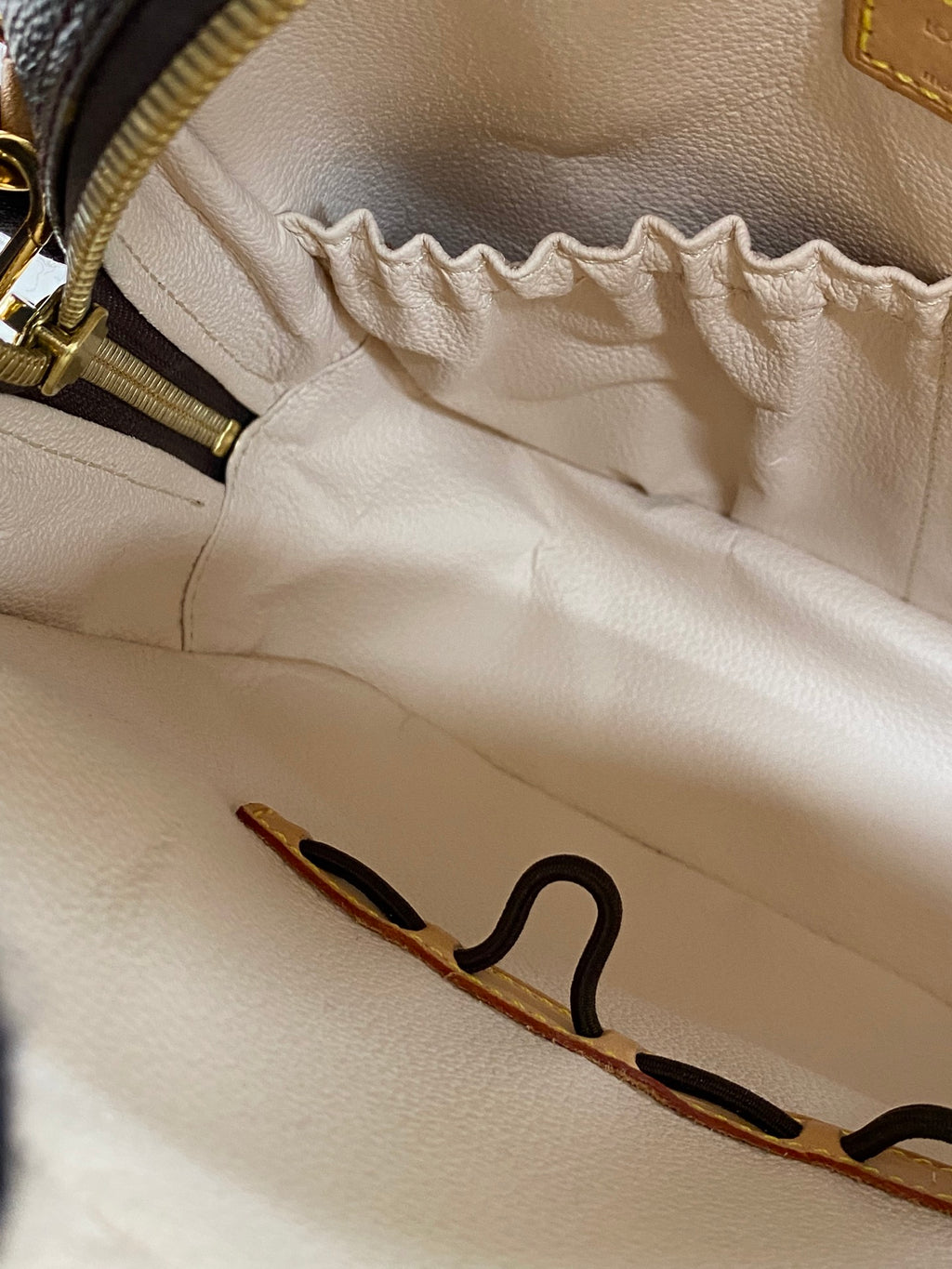 LOUIS VUITTON Monogram Shoulderbag
