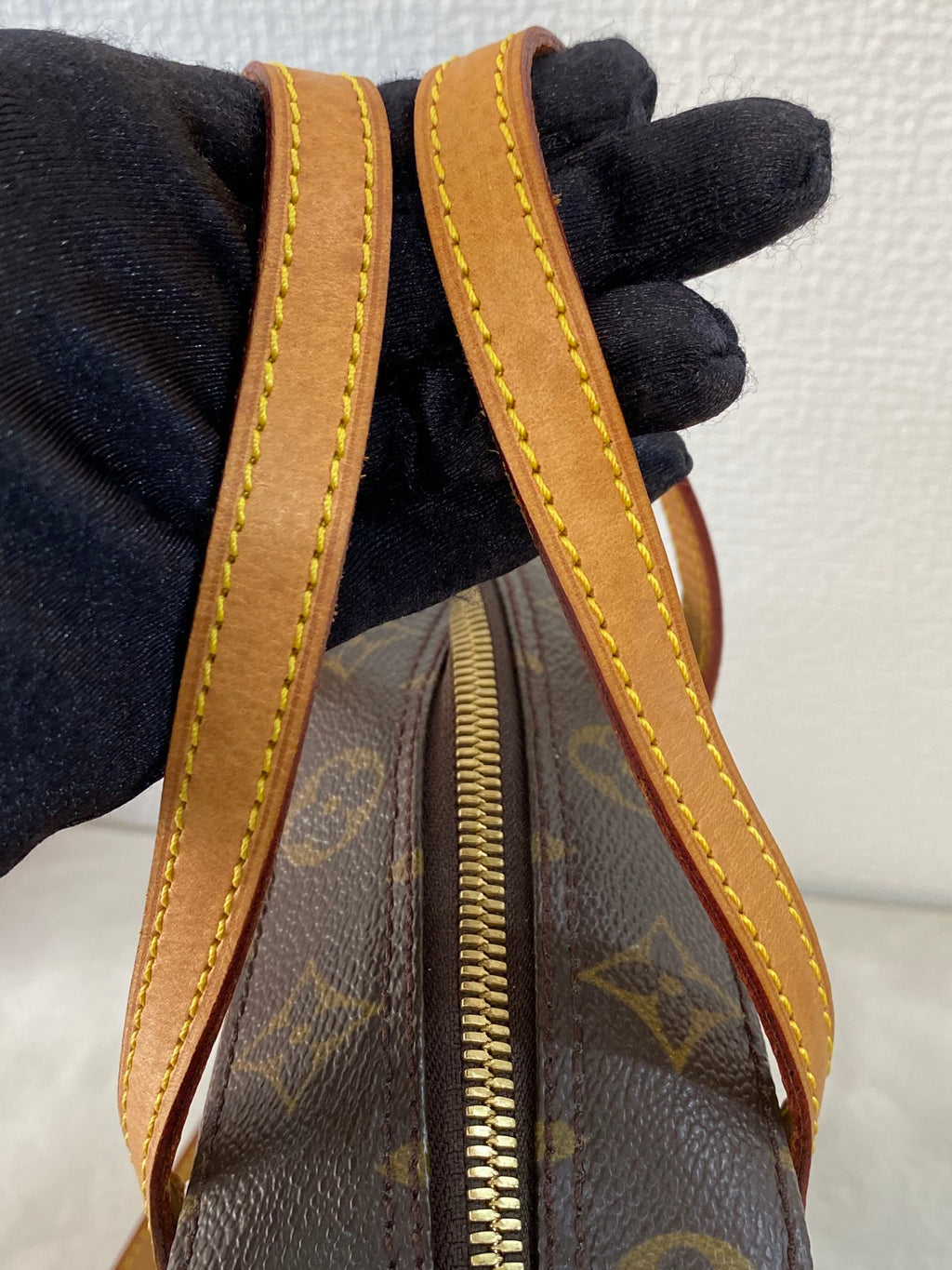 LOUIS VUITTON Monogram Shoulderbag