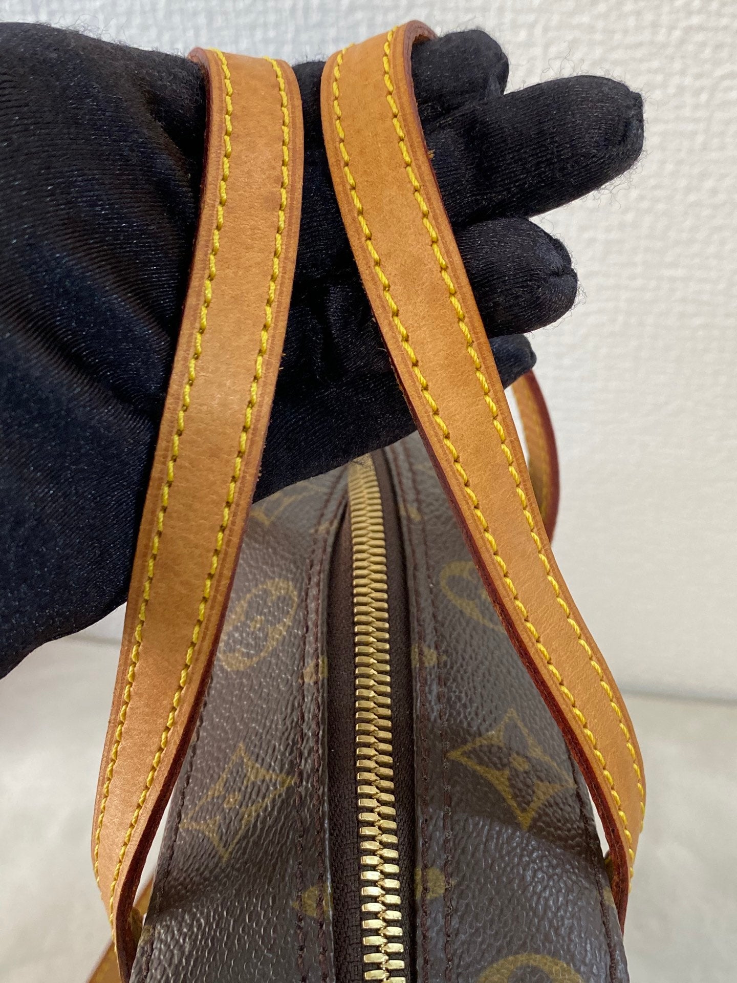 LOUIS VUITTON Monogram Shoulderbag