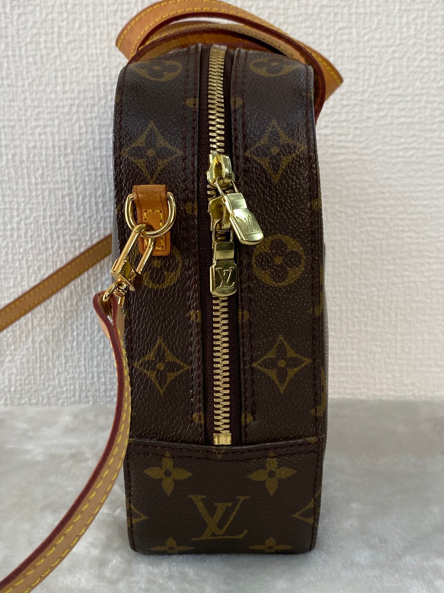 LOUIS VUITTON Monogram Shoulderbag