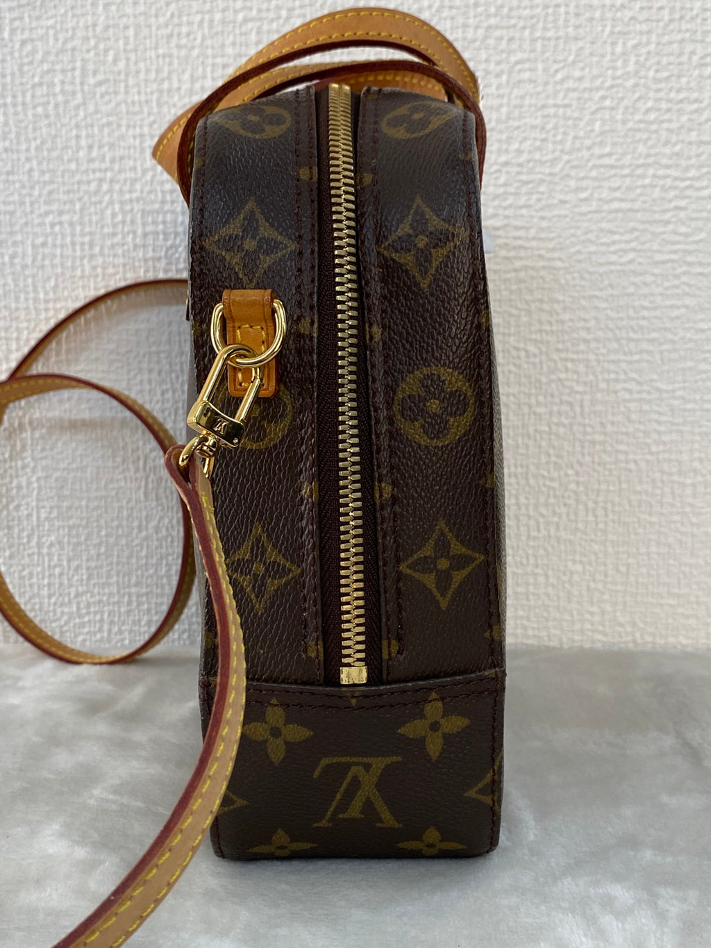 LOUIS VUITTON Monogram Shoulderbag