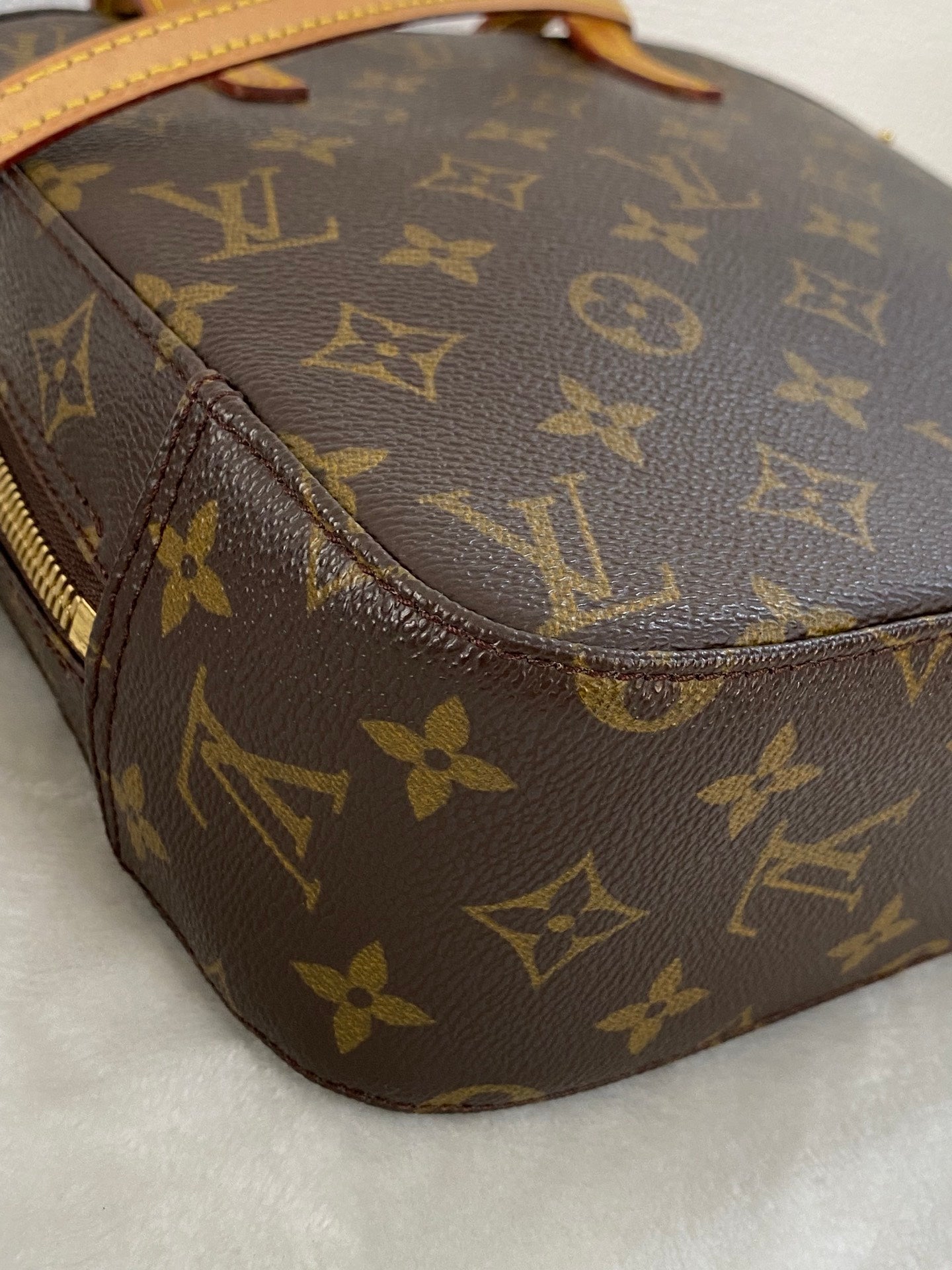 LOUIS VUITTON Monogram Shoulderbag
