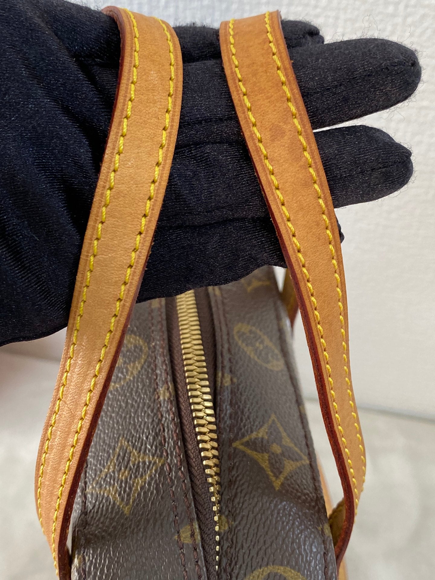 LOUIS VUITTON Monogram Shoulderbag