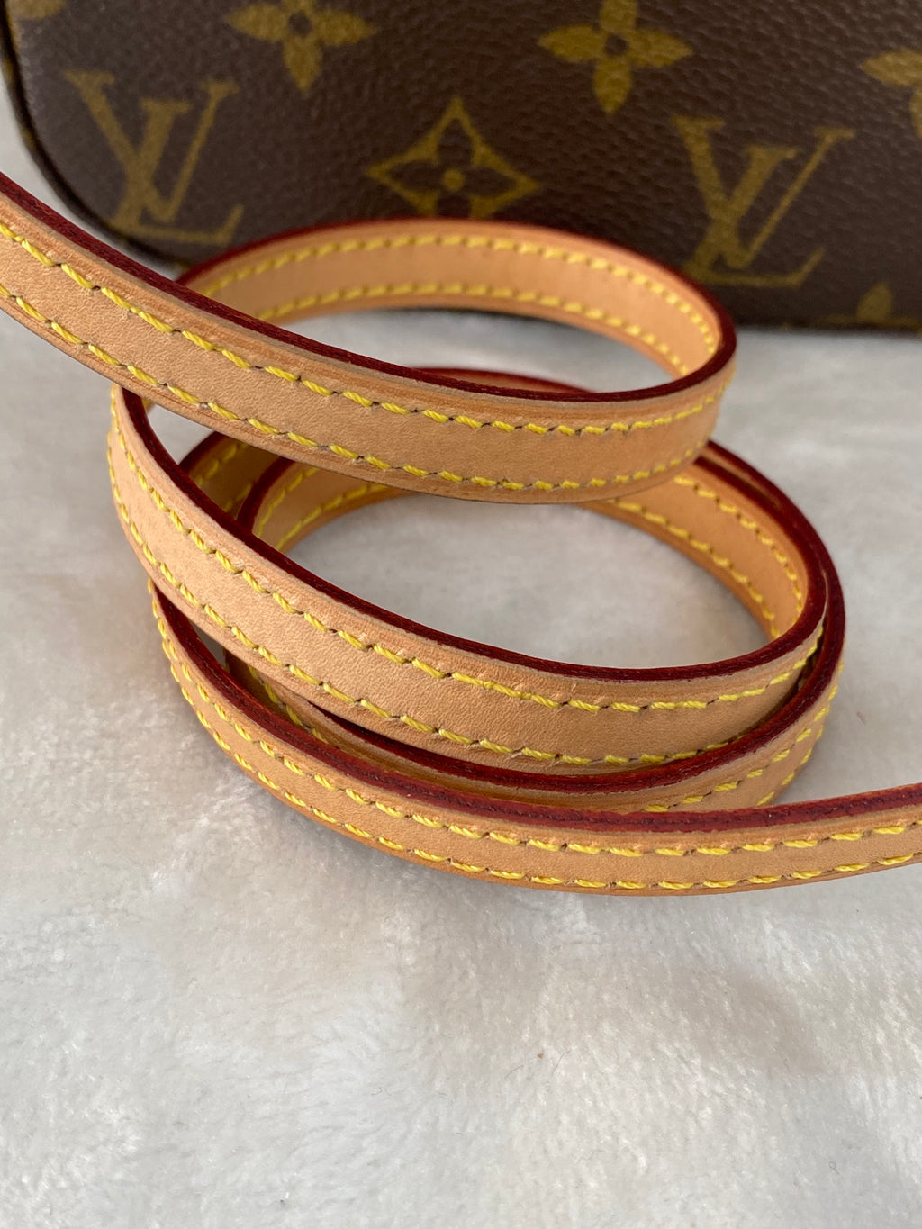 LOUIS VUITTON Monogram Shoulderbag