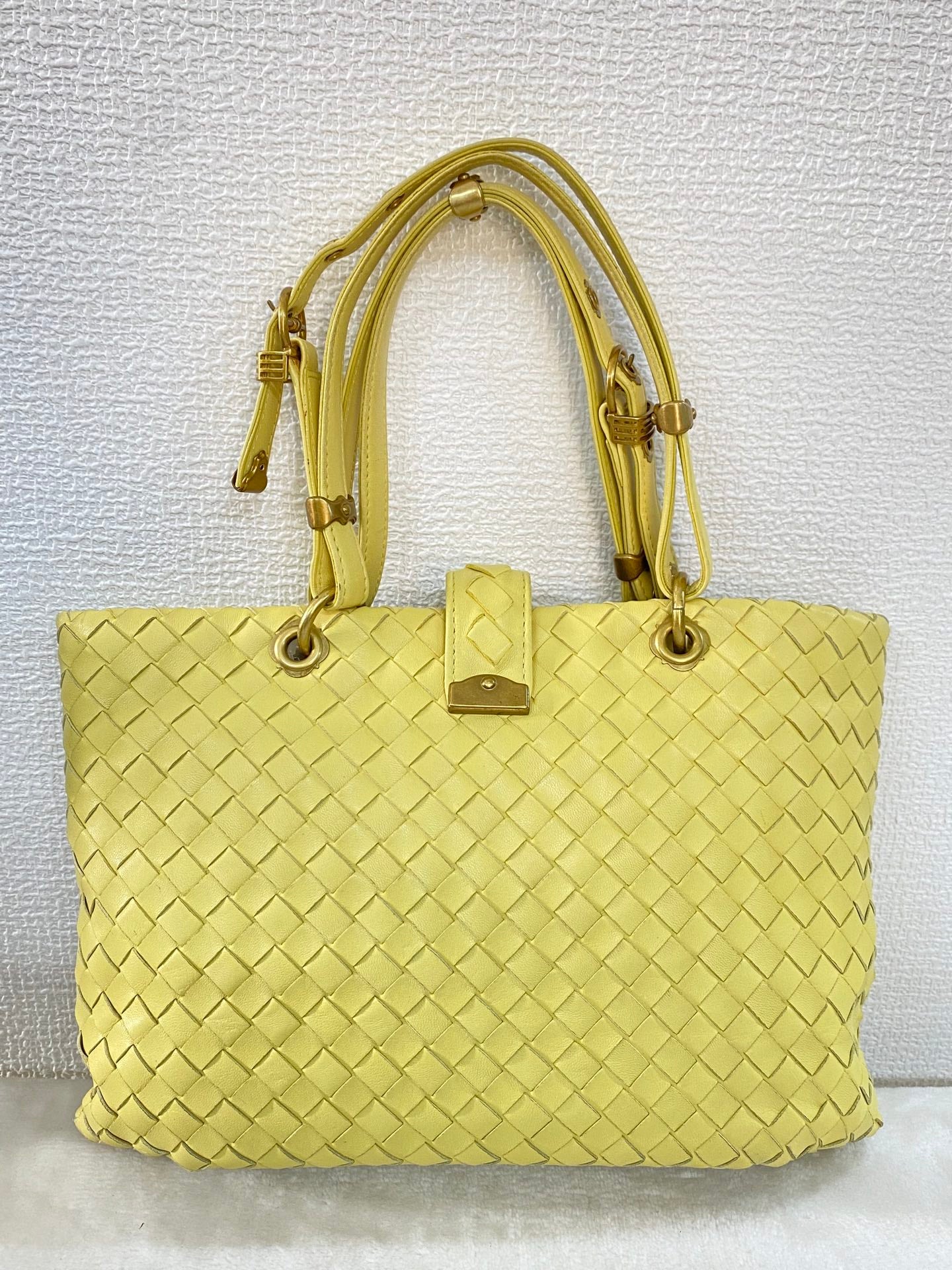 BOTTEGA VENETA Intrecciato Andiamo Genuine Handbag