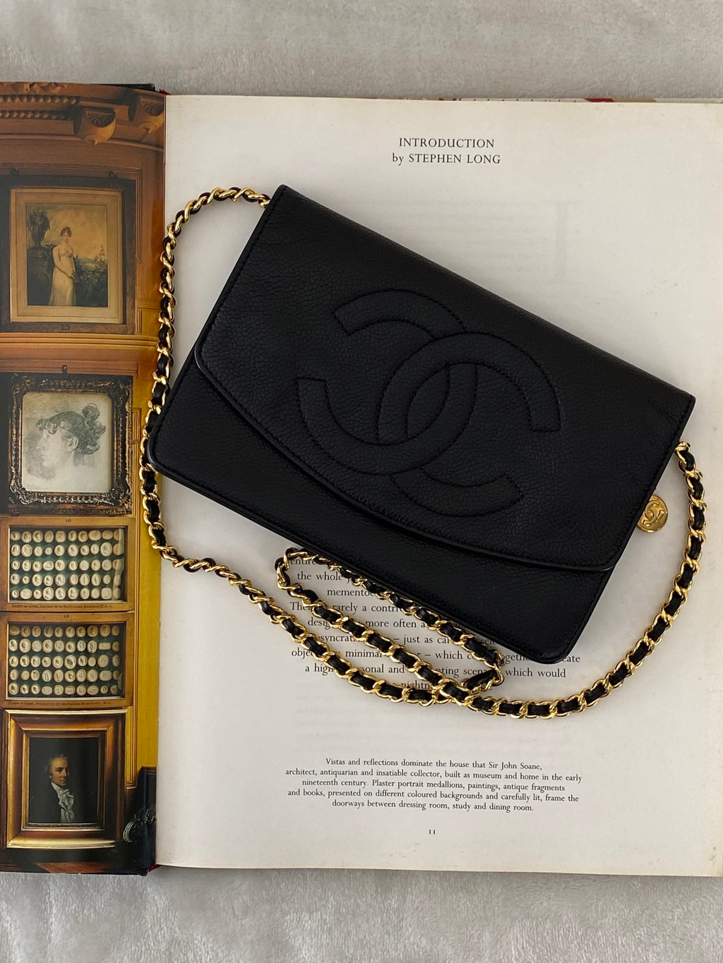 CHANEL Cavier Logo Chainbag