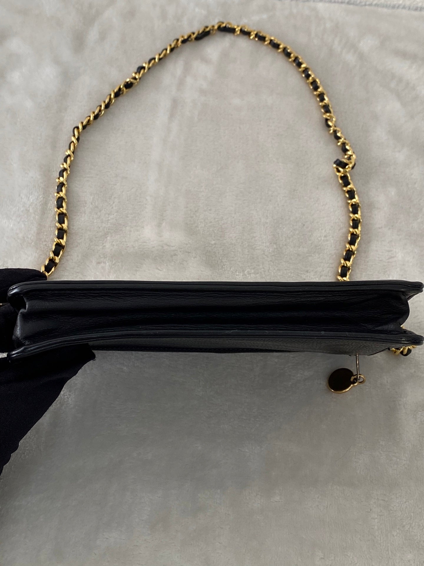 CHANEL Cavier Logo Chainbag