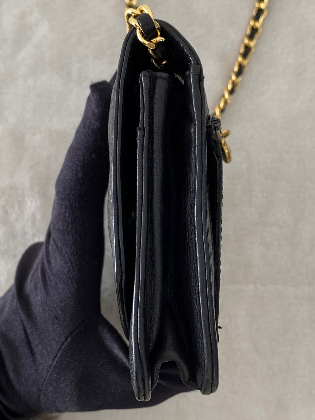 CHANEL Cavier Logo Chainbag