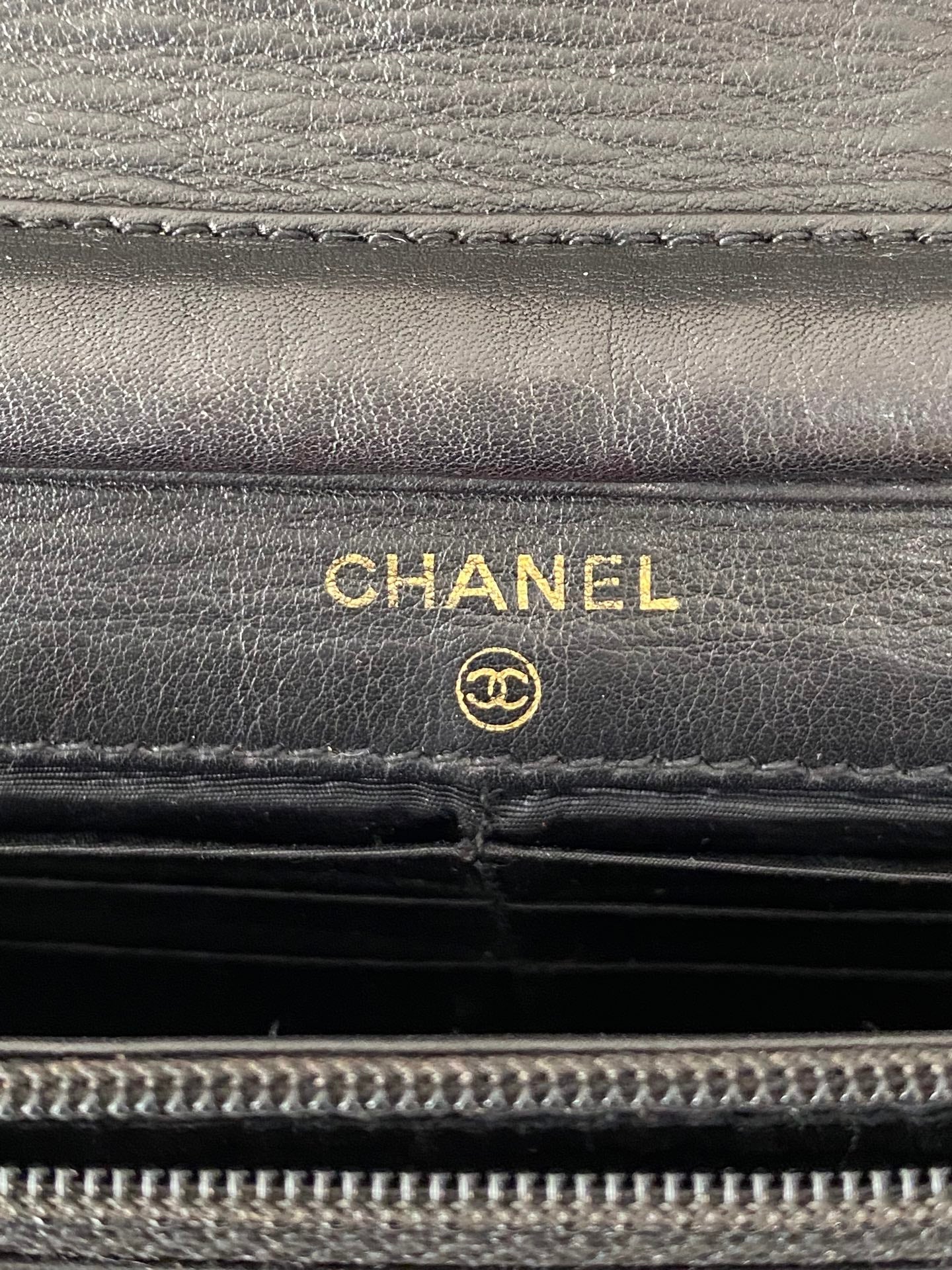 CHANEL Cavier Logo Chainbag