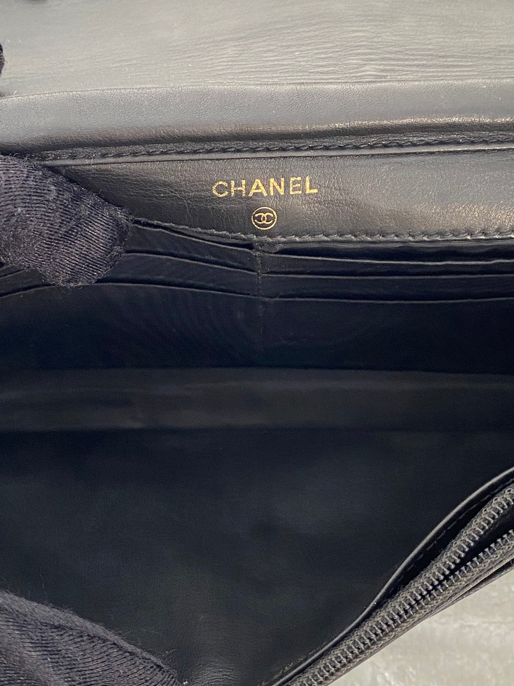 CHANEL Cavier Logo Chainbag